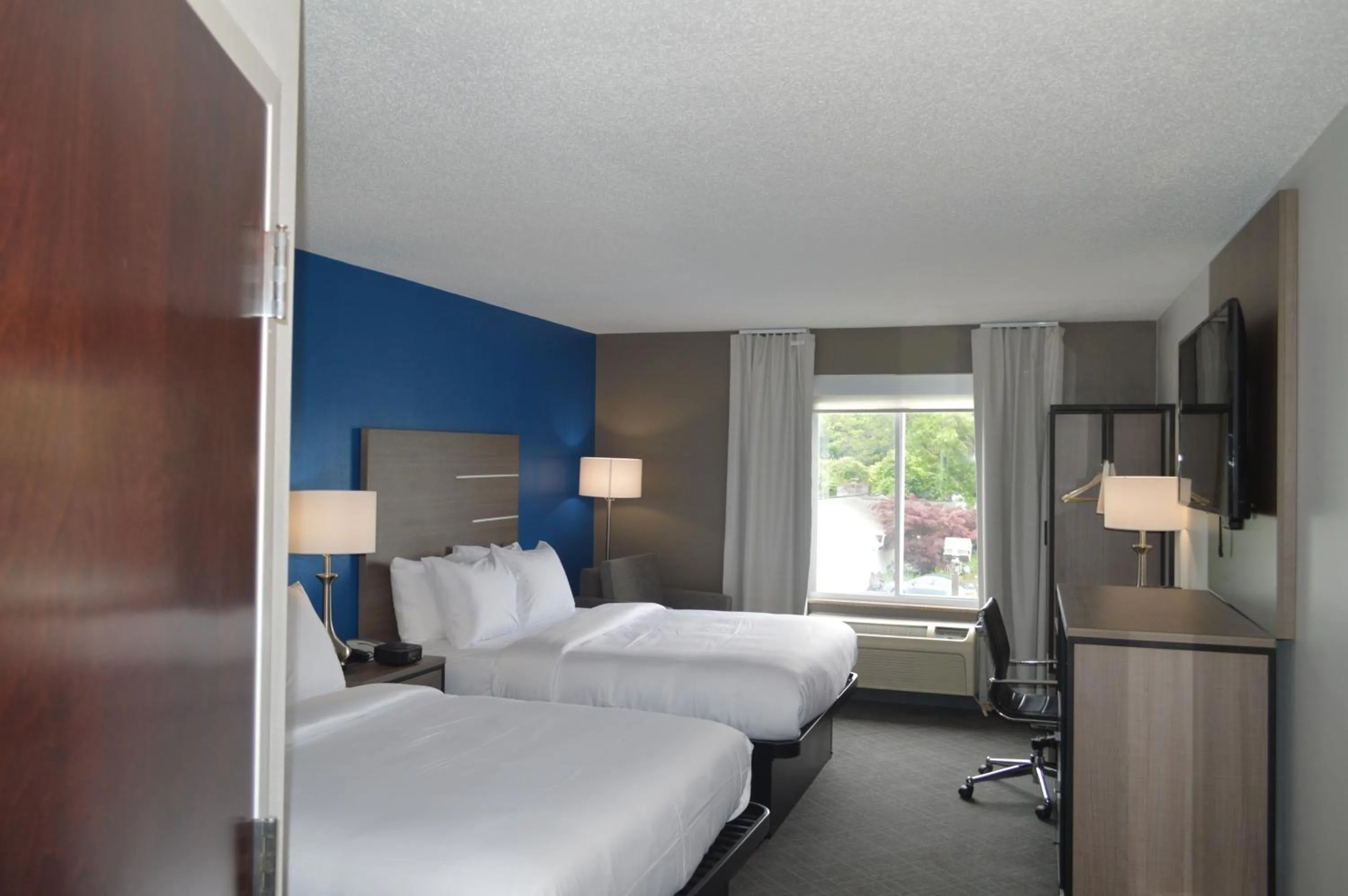 Bed in Comfort Inn & Suites Harrisburg-Hershey North