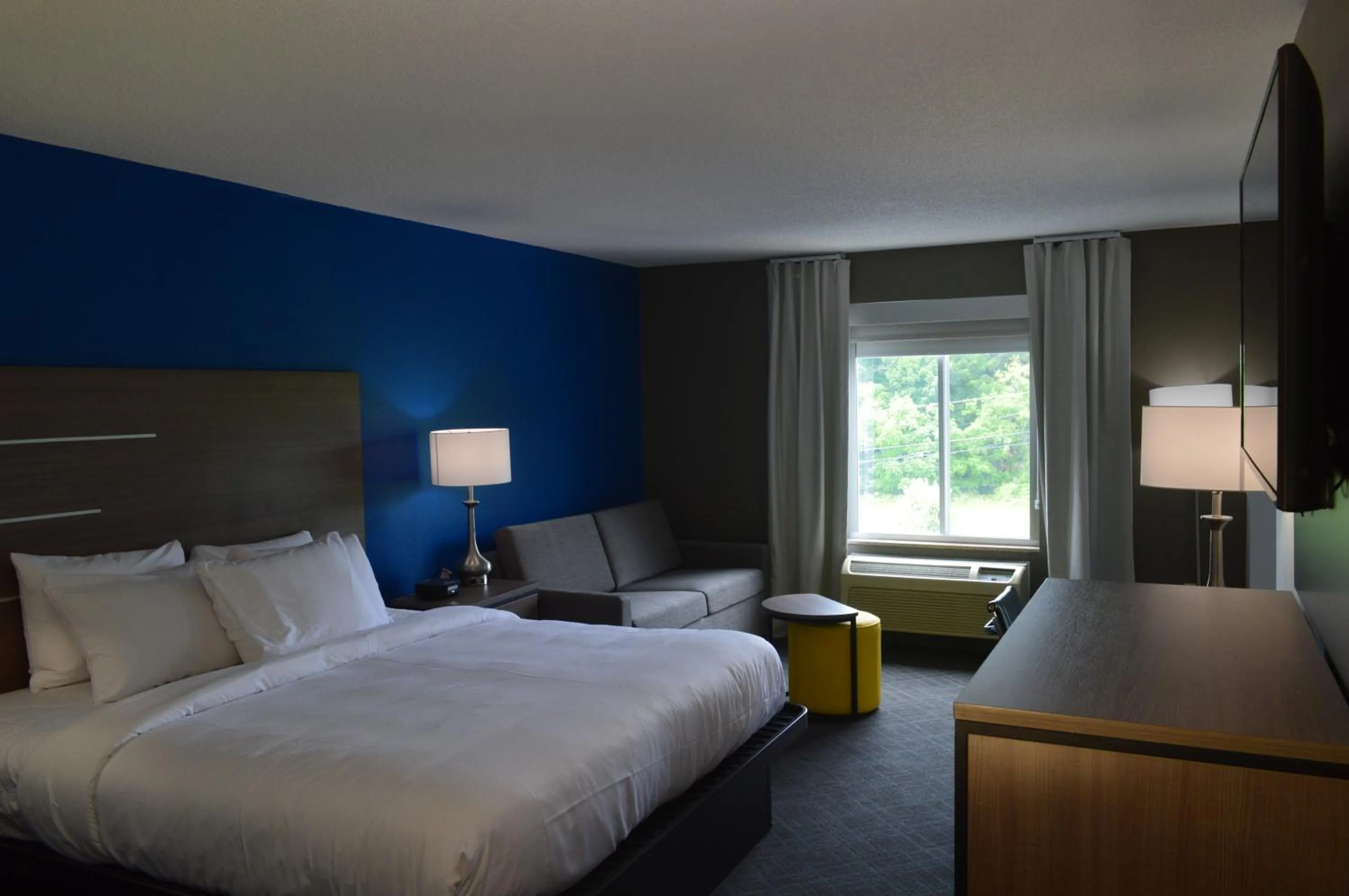 Photo of the whole room, Bed in Comfort Inn & Suites Harrisburg-Hershey North