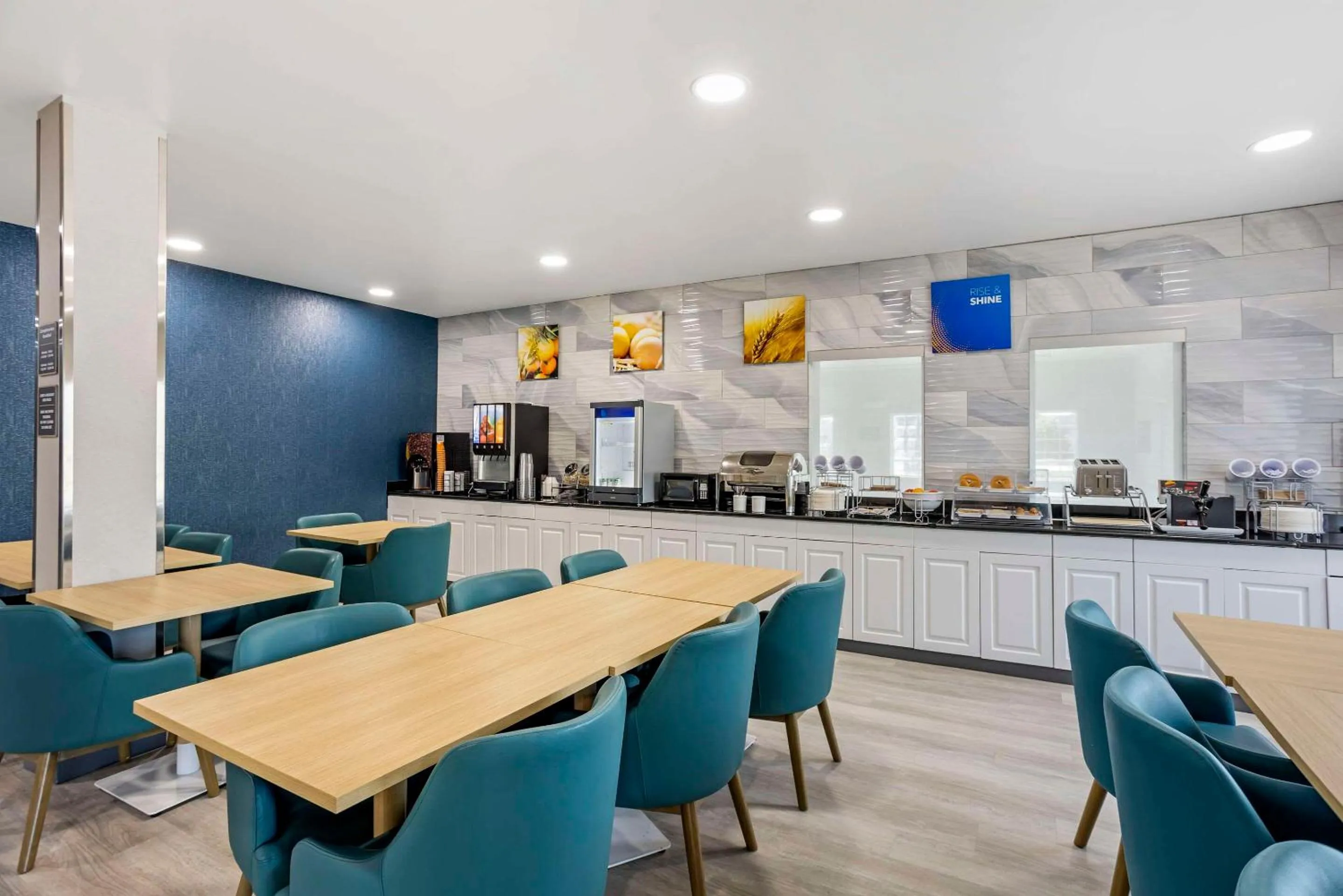 Breakfast in Comfort Inn & Suites Harrisburg-Hershey North