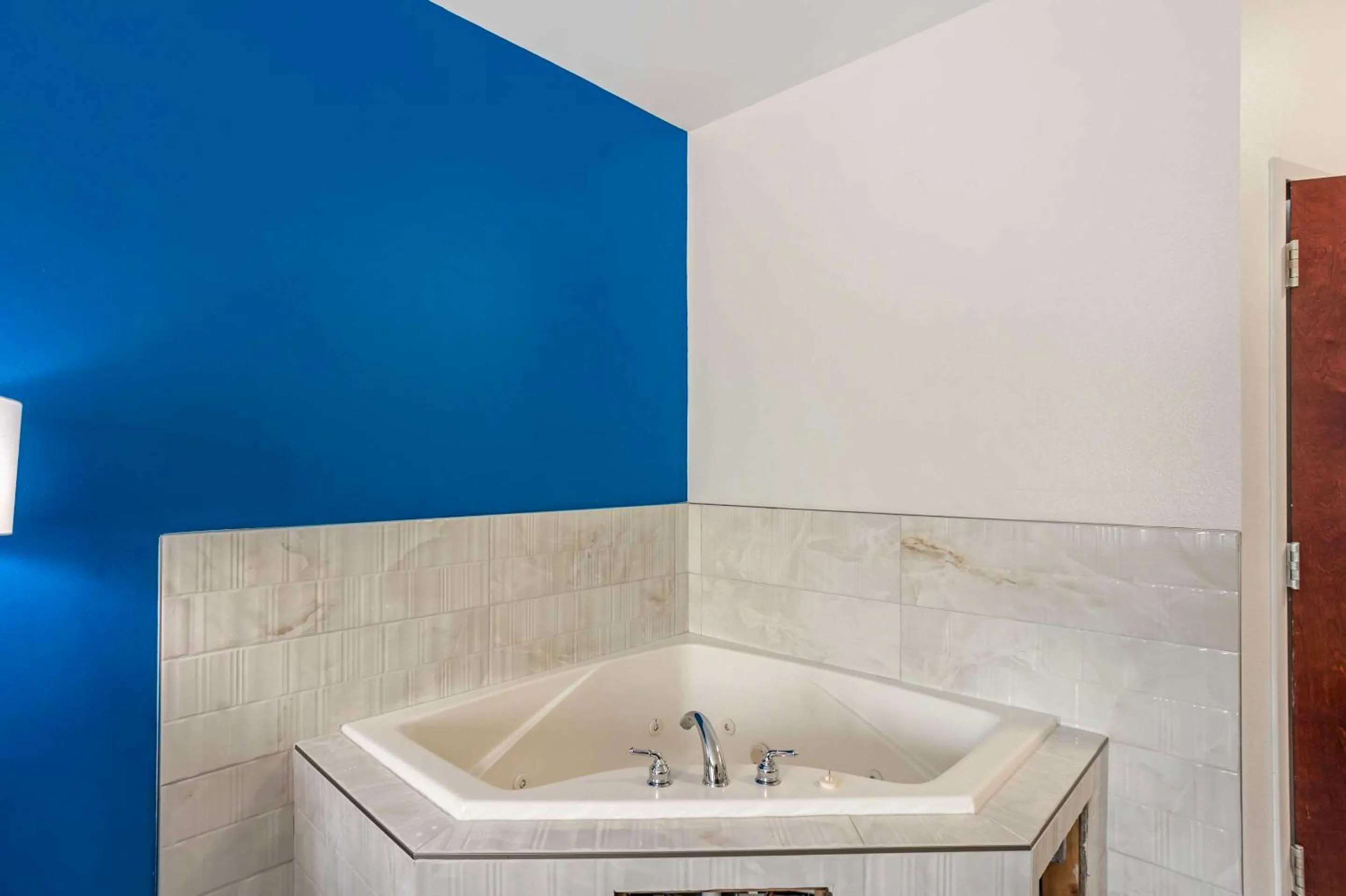 Bedroom in Comfort Inn & Suites Harrisburg-Hershey North