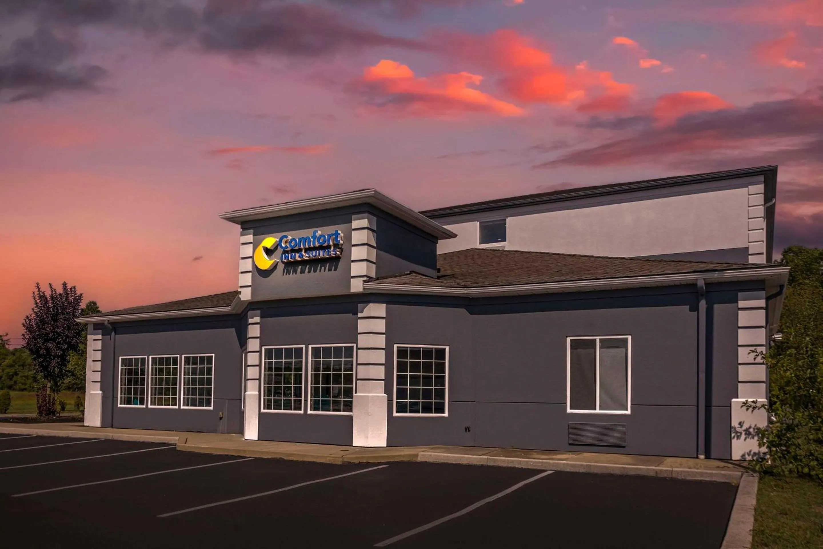 Property building in Comfort Inn & Suites Harrisburg-Hershey North