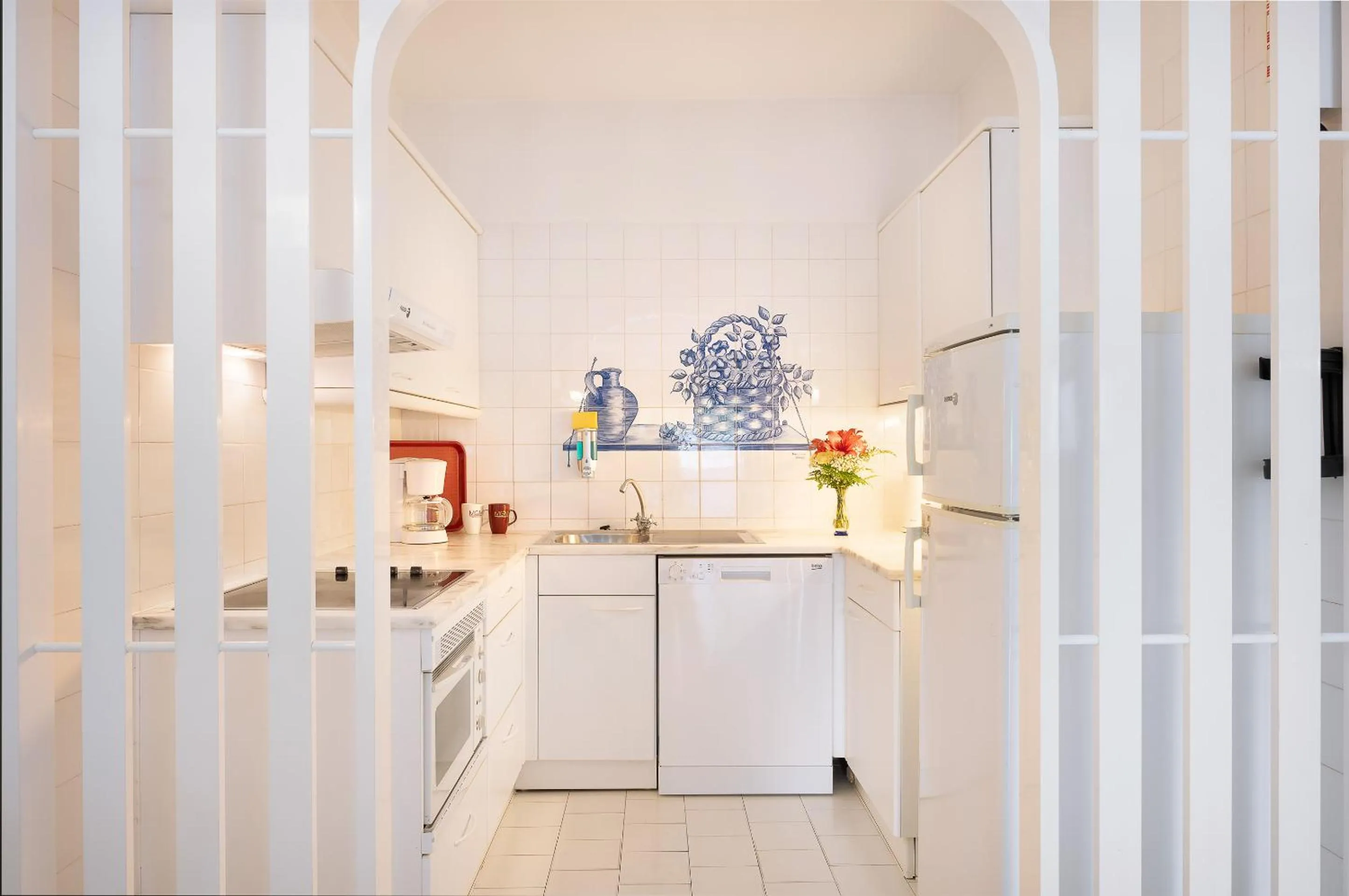 Coffee/tea facilities in Grand Muthu Oura View Beach Club