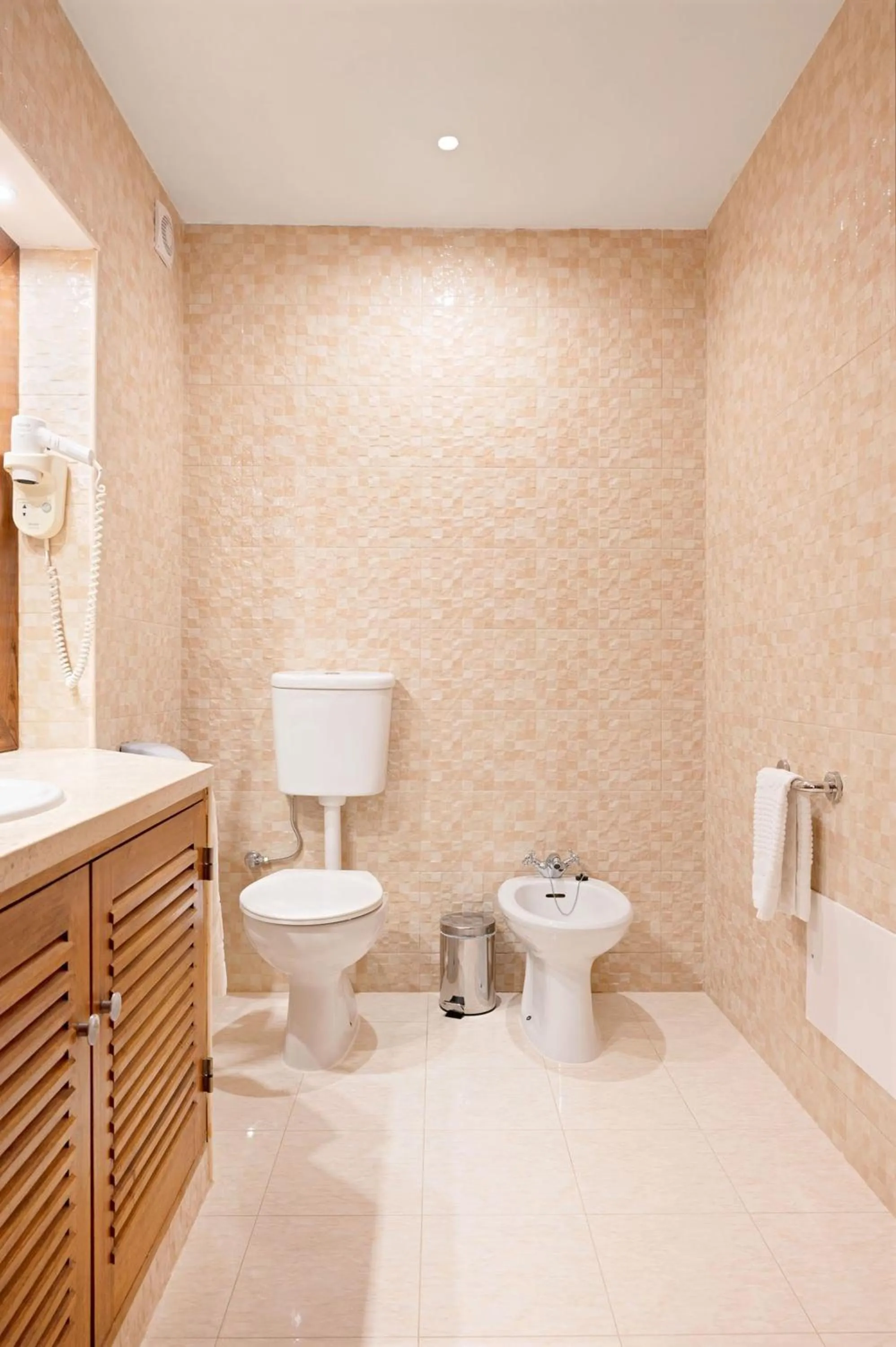 Shower in Grand Muthu Oura View Beach Club