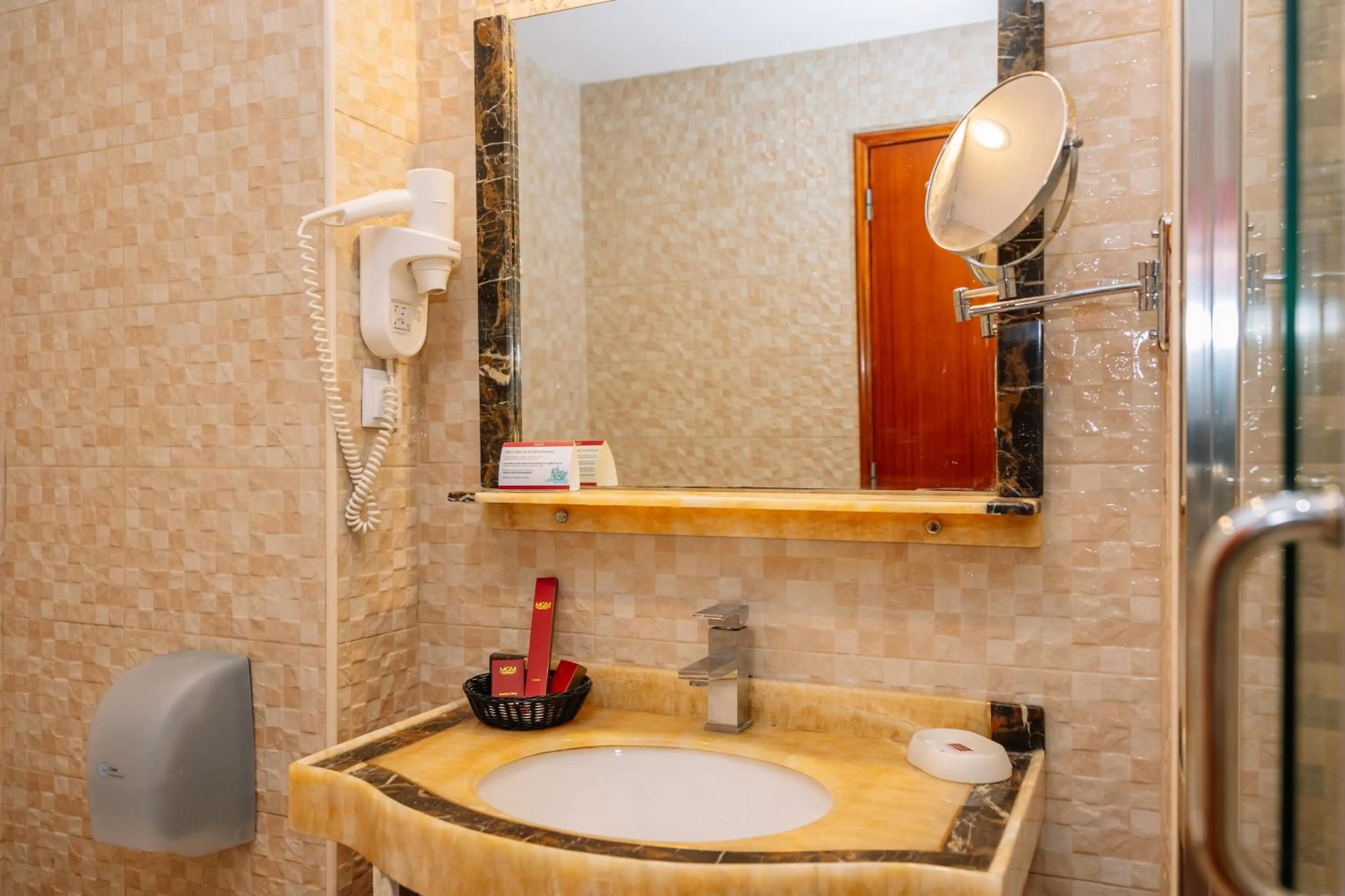 Shower in Grand Muthu Oura View Beach Club