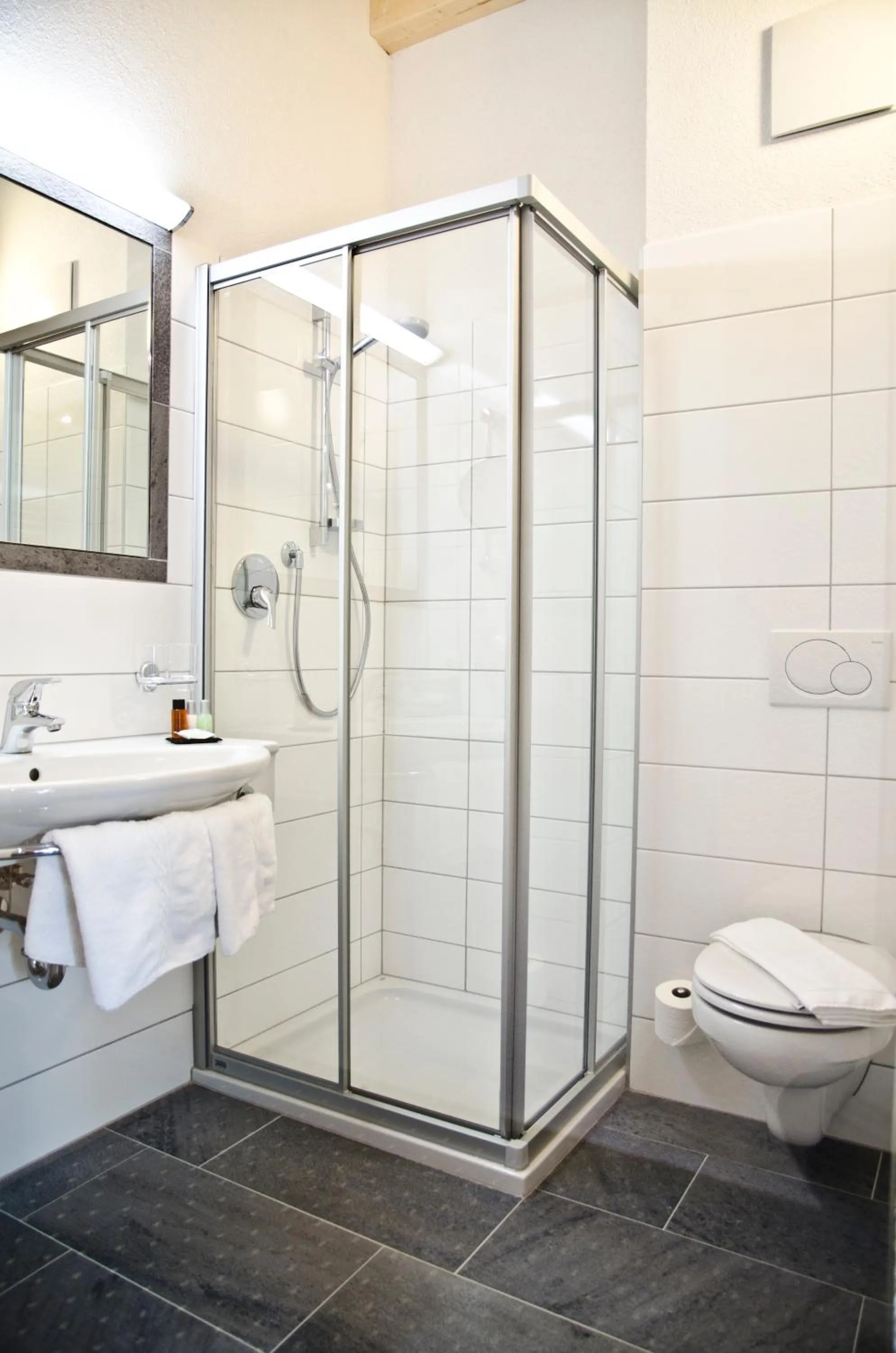 Bathroom in Hotel Tannenhof