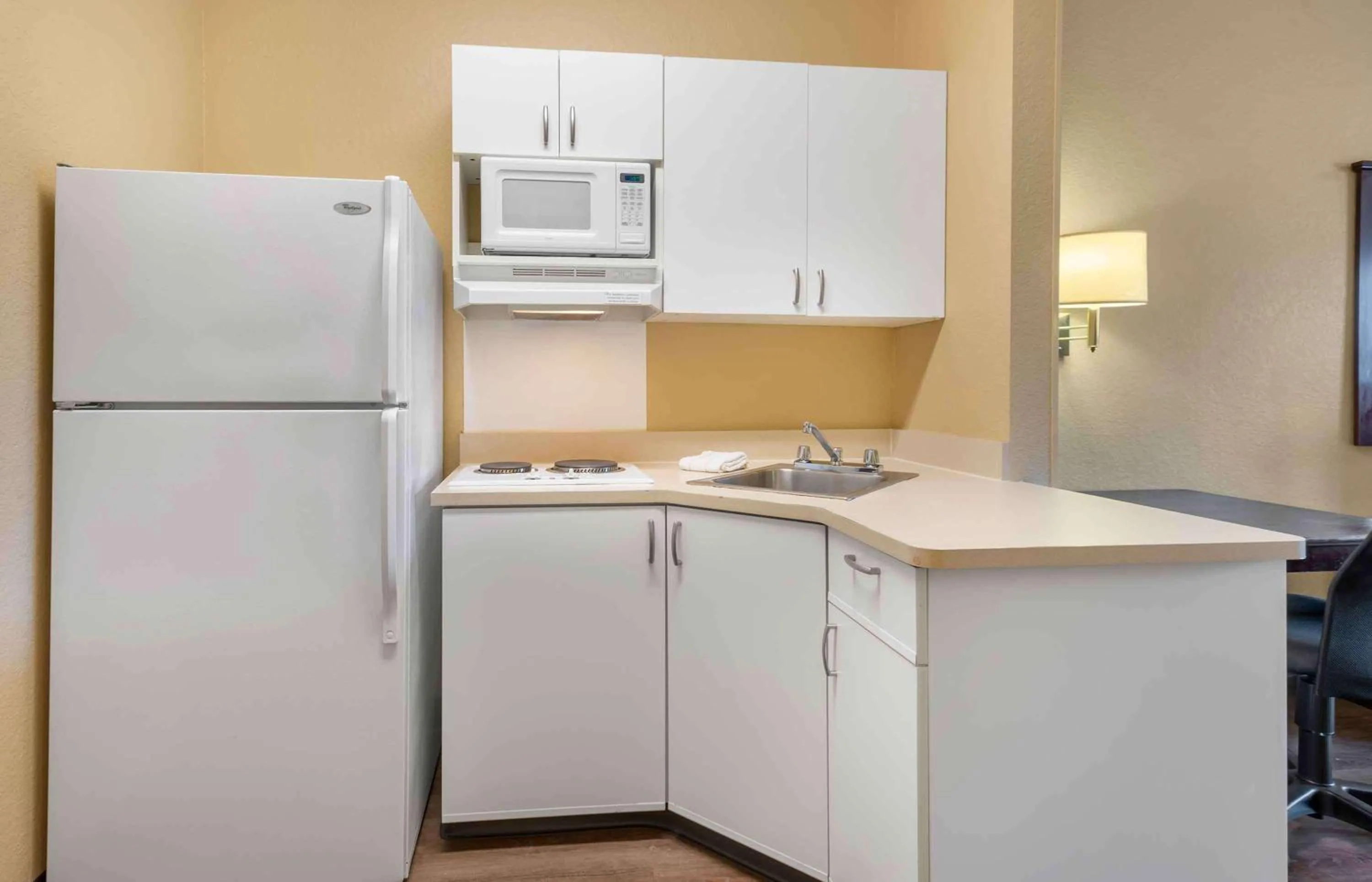 Kitchen or kitchenette in Extended Stay America Suites - Princeton - South Brunswick