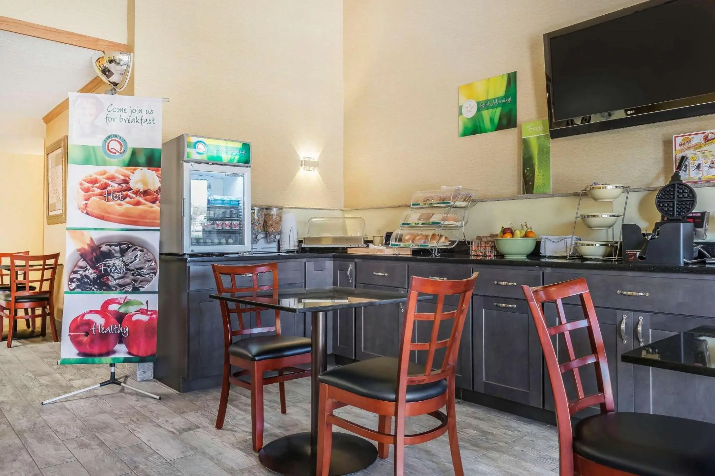 Restaurant/places to eat in Quality Inn & Suites Pittsburgh Harmarville Restaurant/places to eat in Quality Inn & Suites Pittsburgh Harmarville