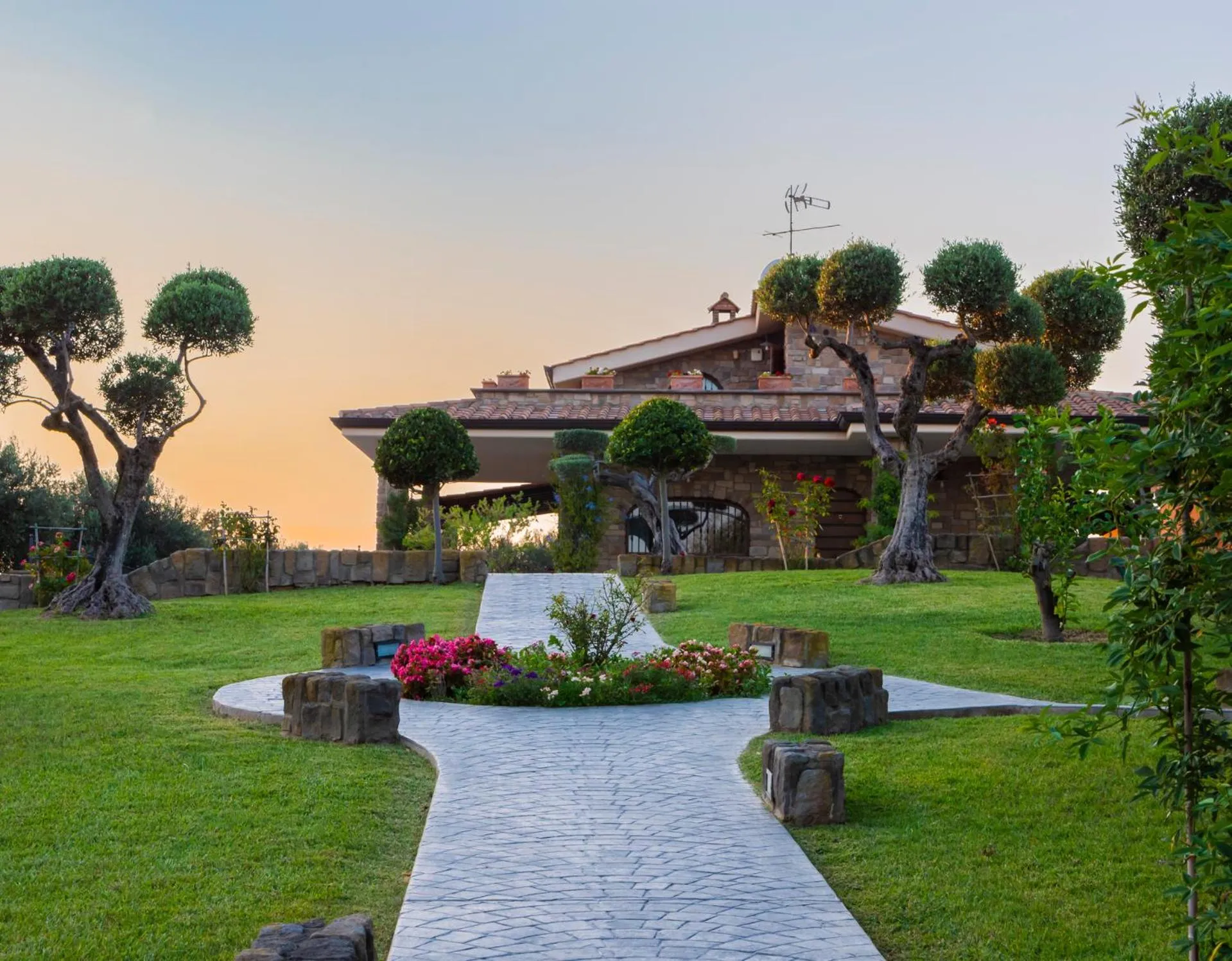 Property building in Le Rose