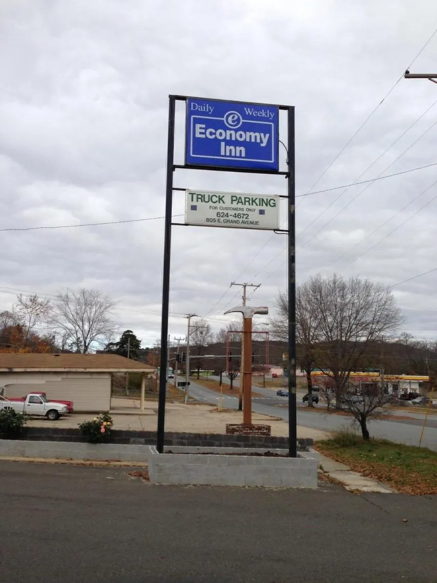 Logo/Certificate/Sign in Economy Inn Hot Springs