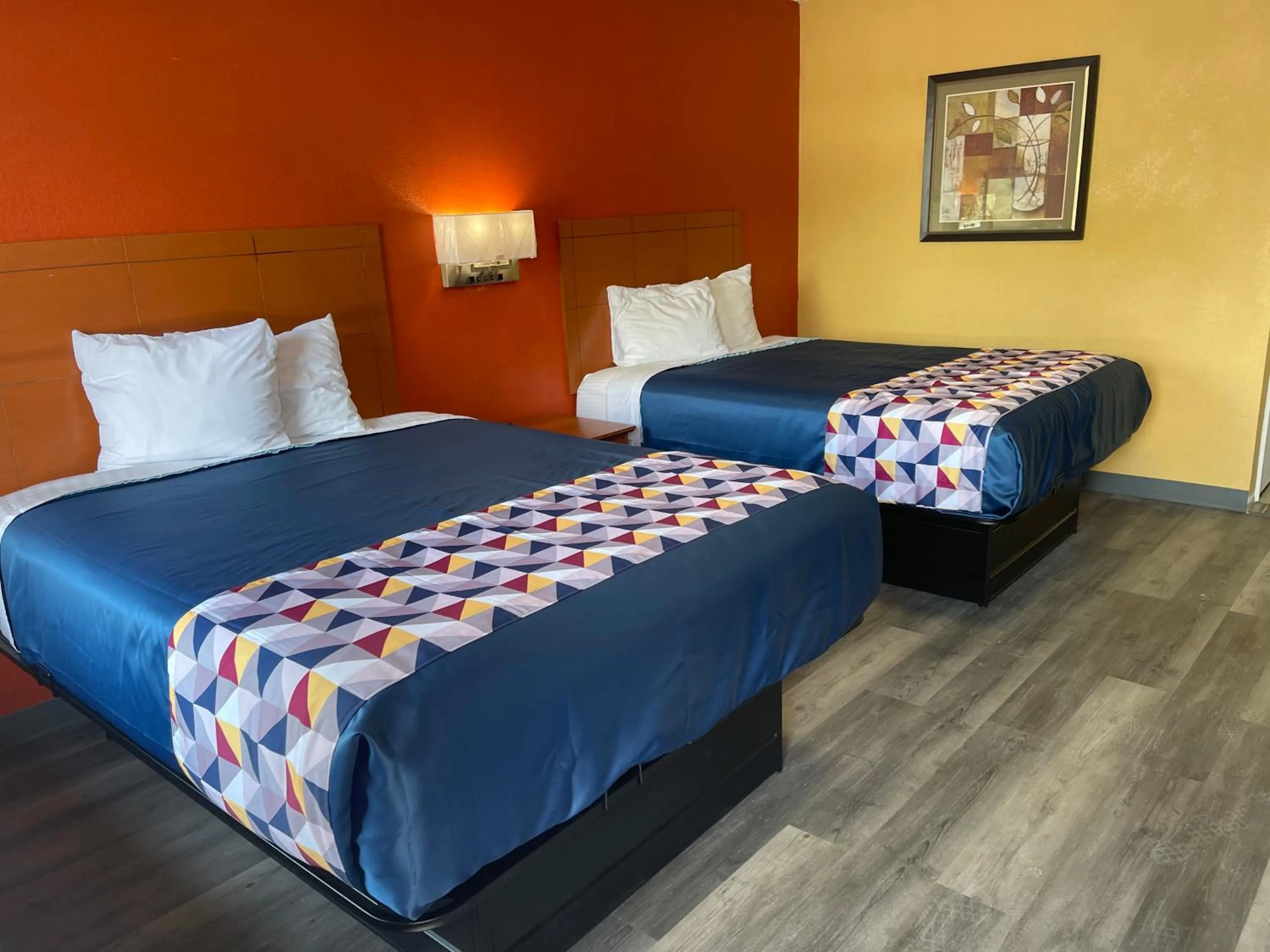 Bed in Economy Inn Hot Springs