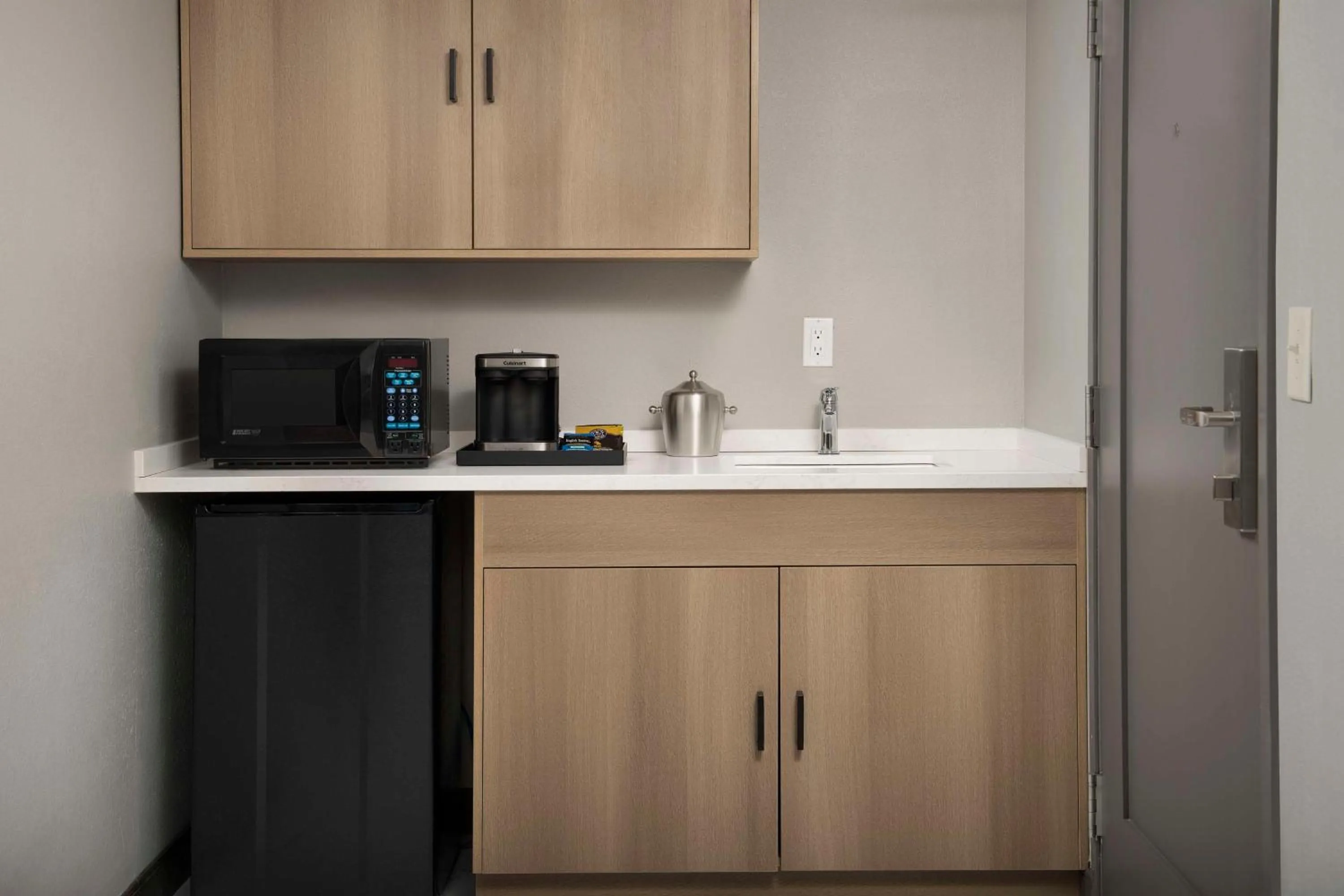 Photo of the whole room in Doubletree by Hilton Chattanooga Hamilton Place