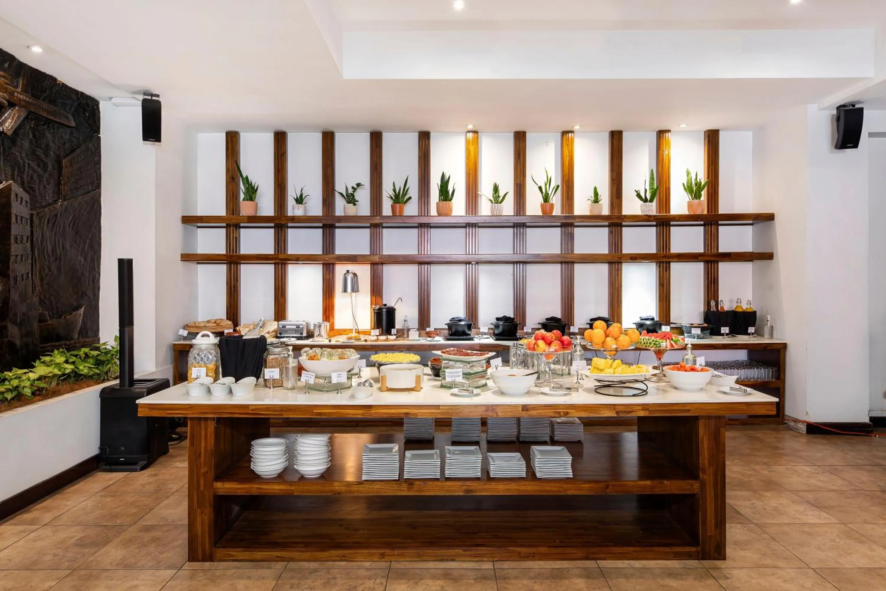 Buffet breakfast in Hotel Presidente