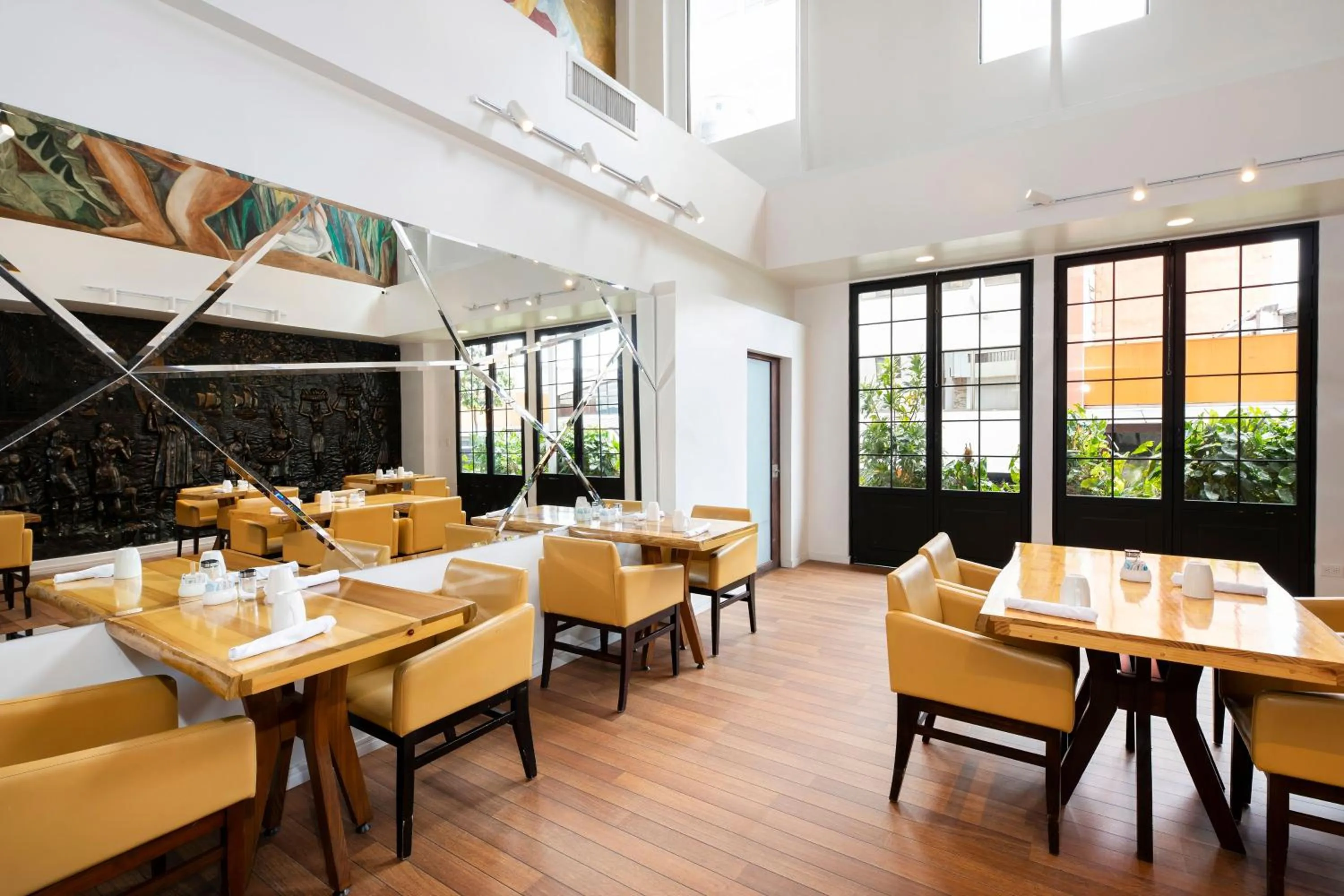 Restaurant/places to eat in Hotel Presidente