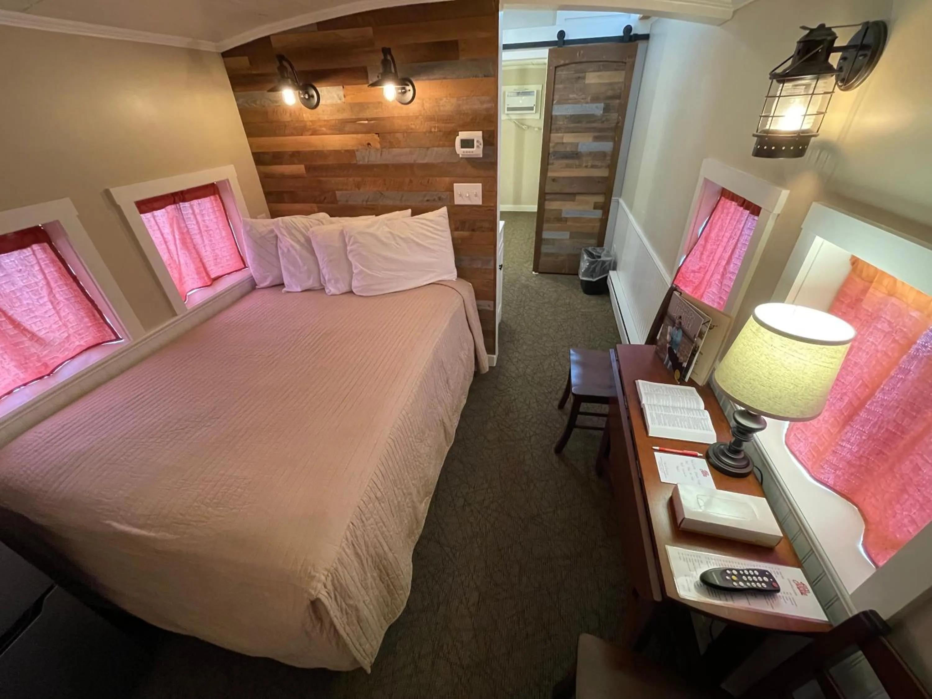 Photo of the whole room, Bed in Red Caboose Motel & Restaurant