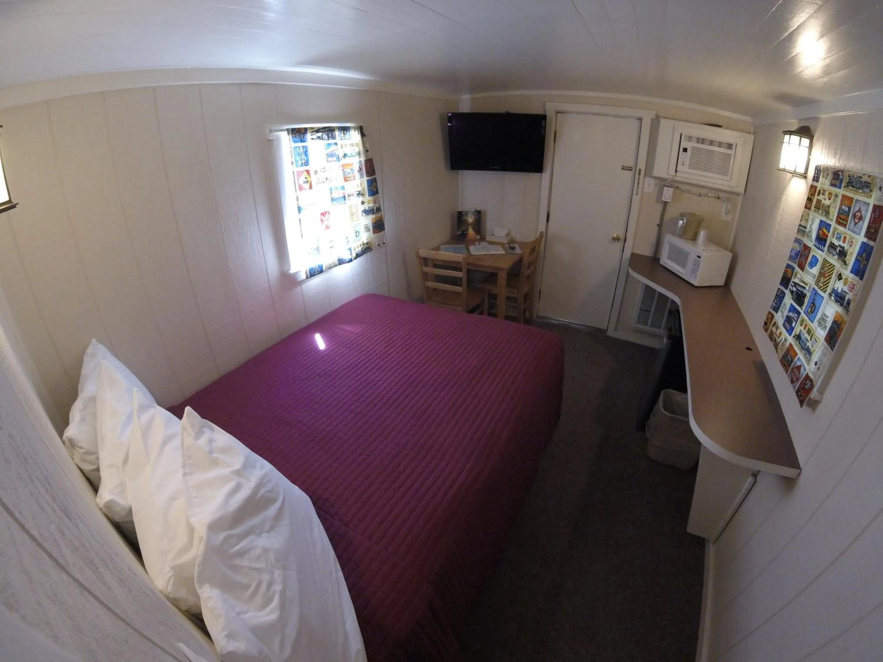 Bedroom, Bed in Red Caboose Motel & Restaurant