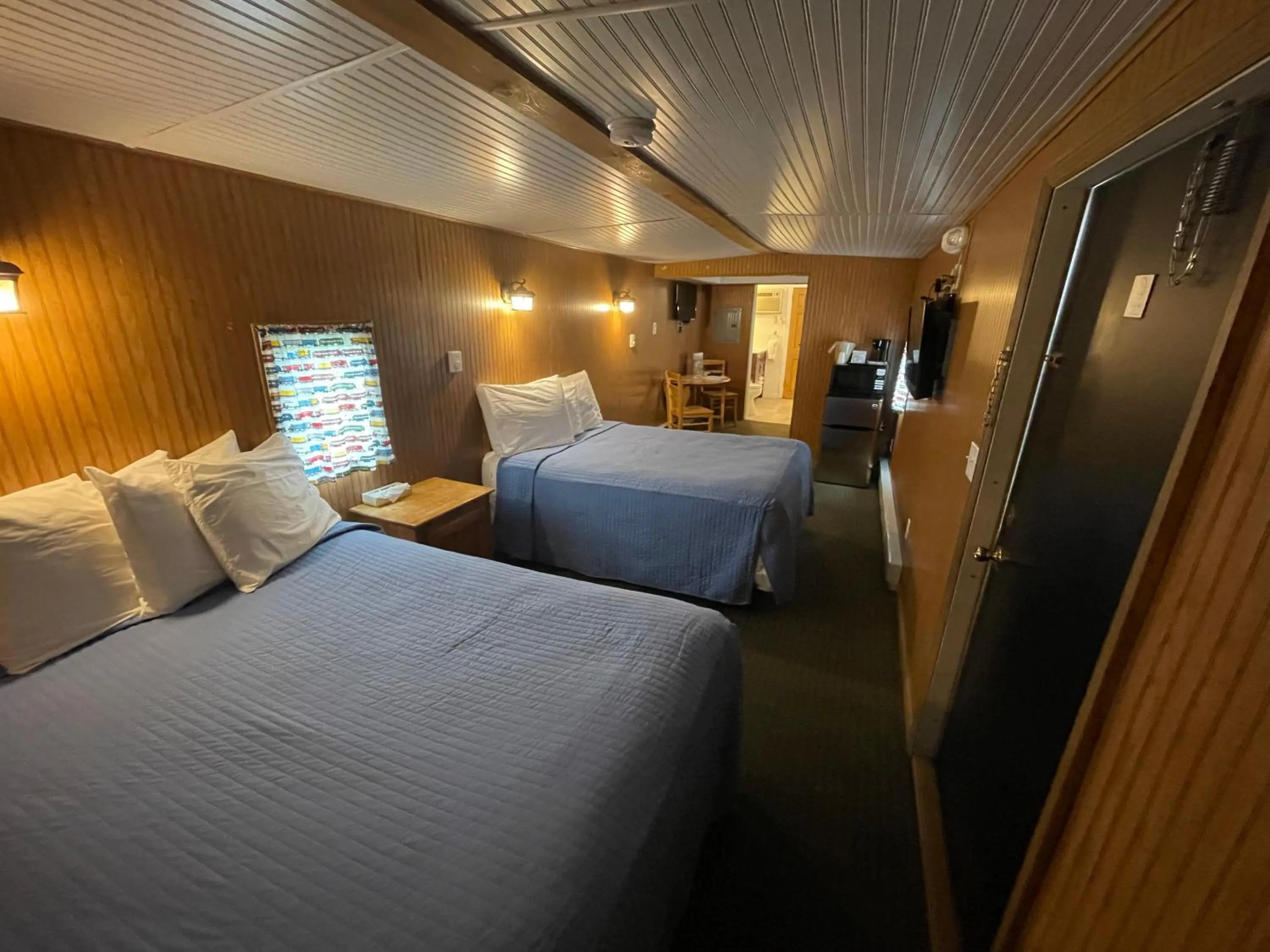 Bedroom, Bed in Red Caboose Motel & Restaurant