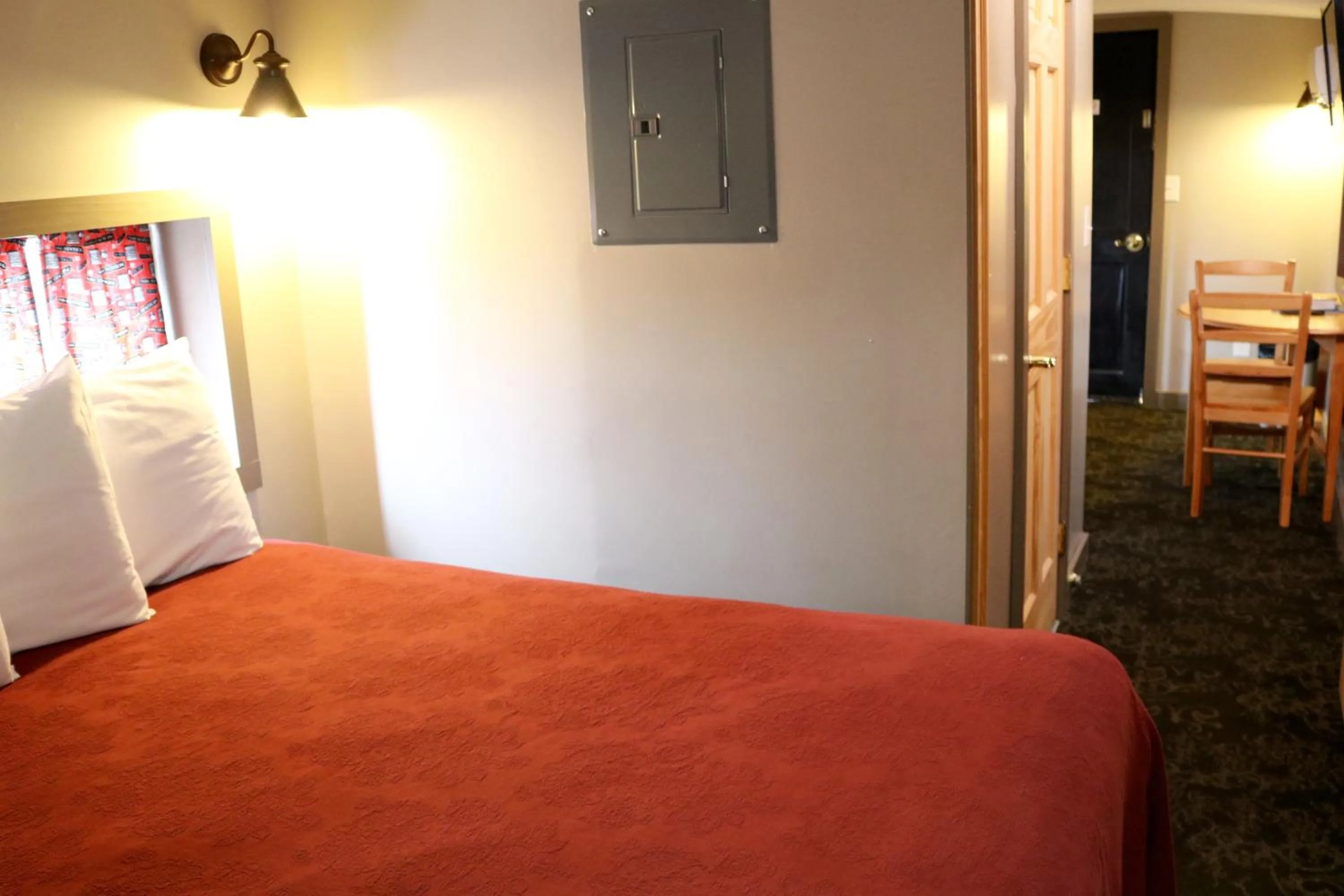 Bed in Red Caboose Motel & Restaurant