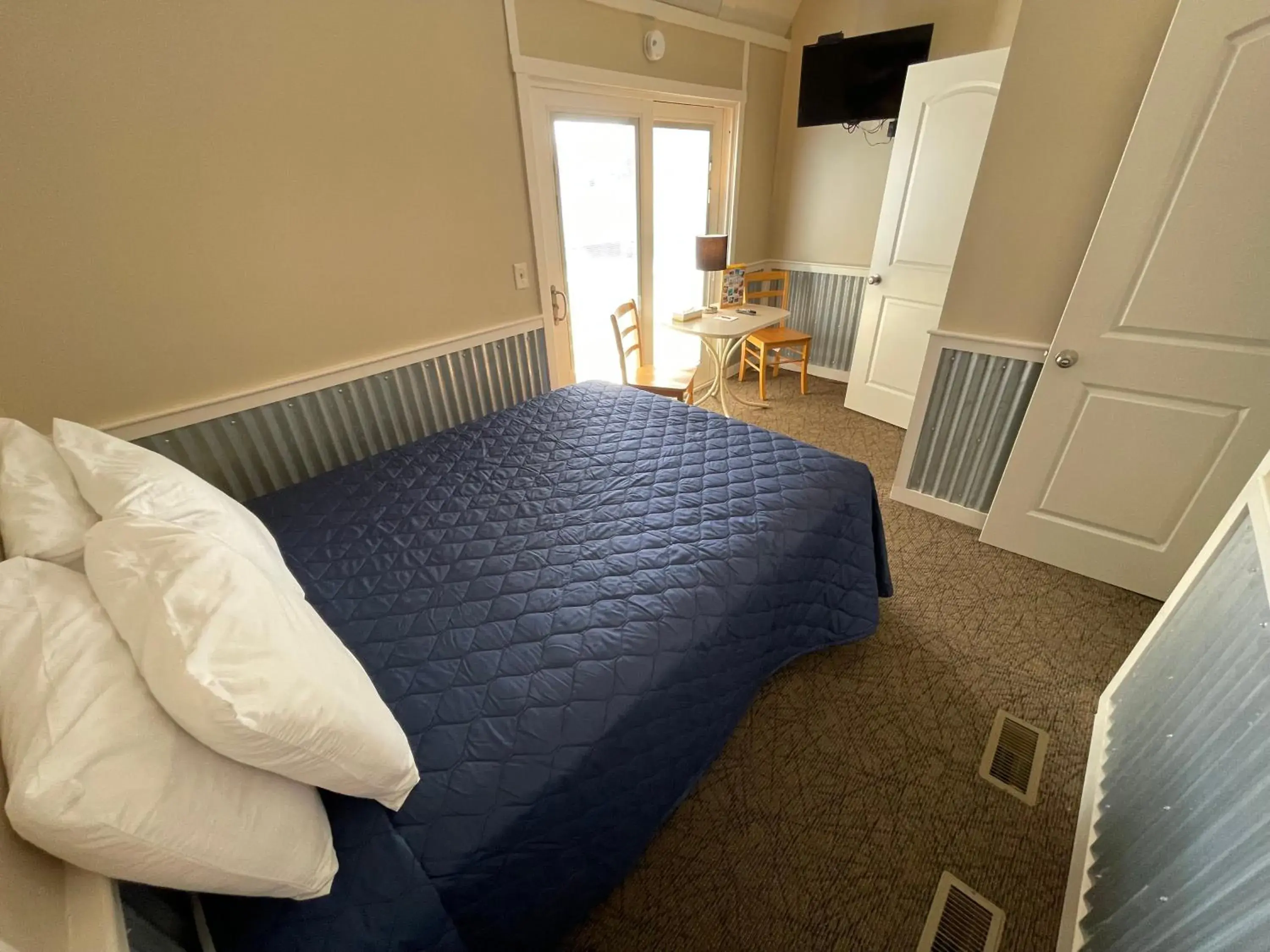 Bedroom, Bed in Red Caboose Motel & Restaurant Bedroom, Bed in Red Caboose Motel & Restaurant