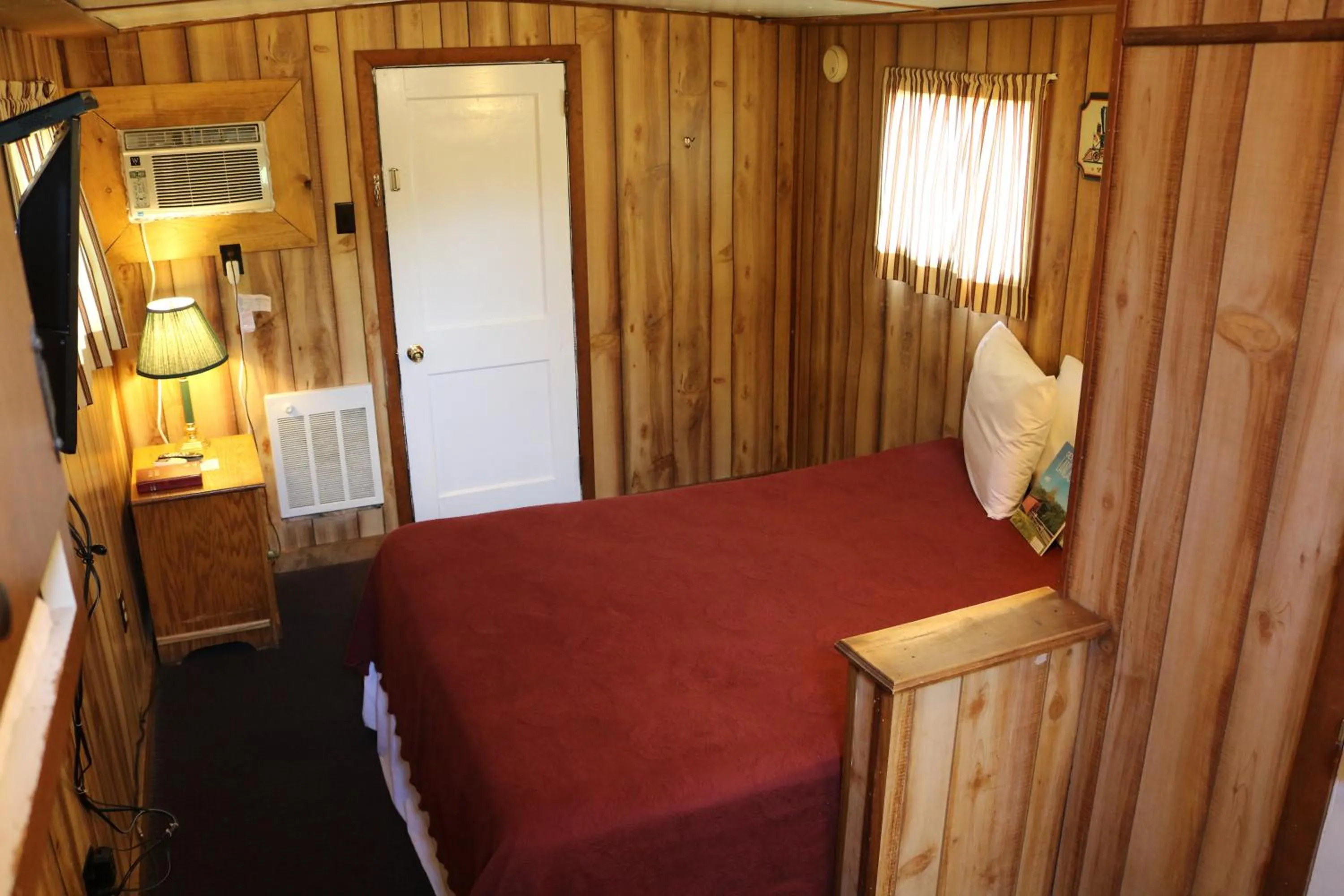 Bed in Red Caboose Motel & Restaurant