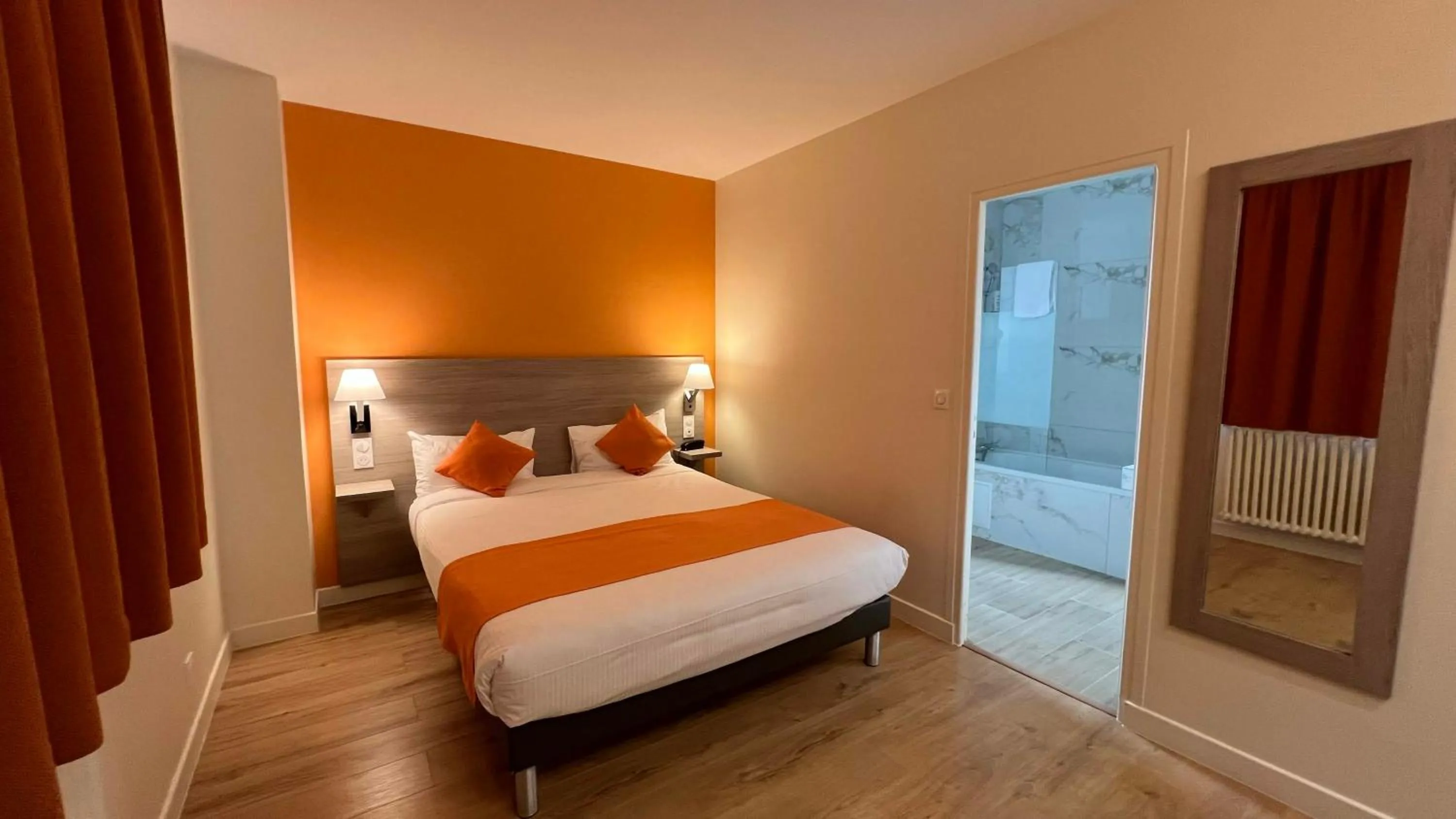 Bed in Contact Hôtel Le Continental