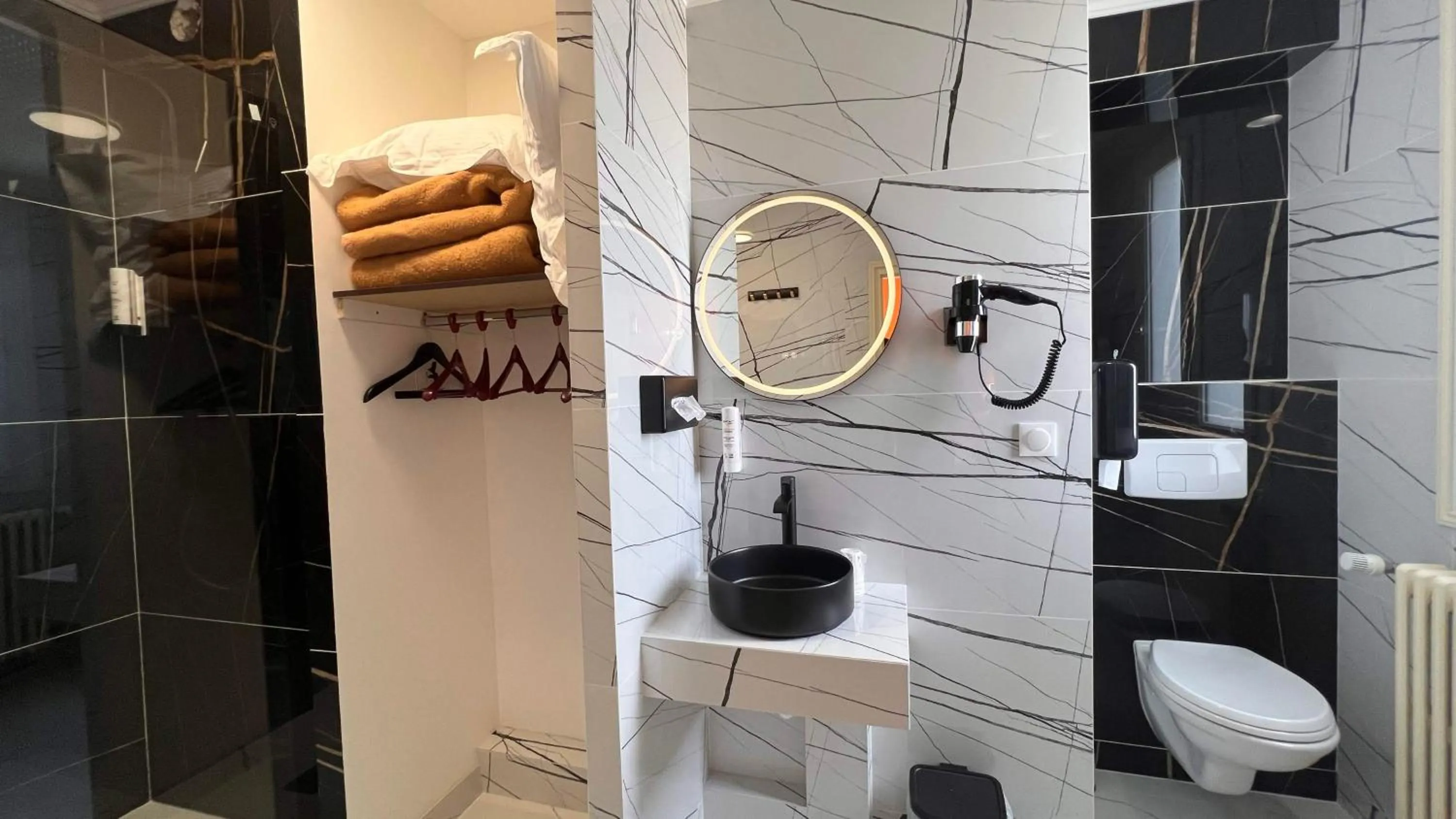 Contact Hôtel Le Continental