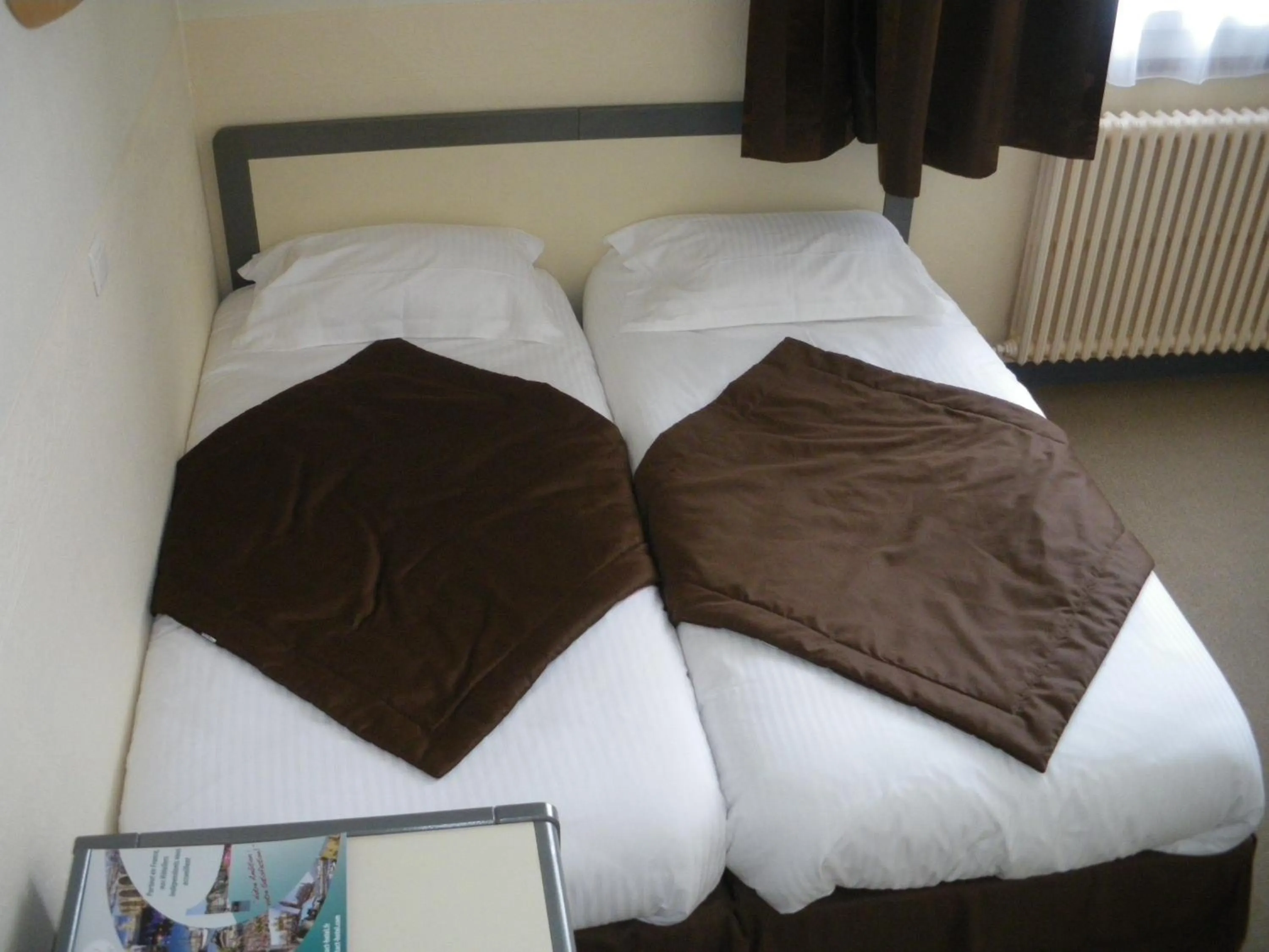 Bed in Hôtel Continental