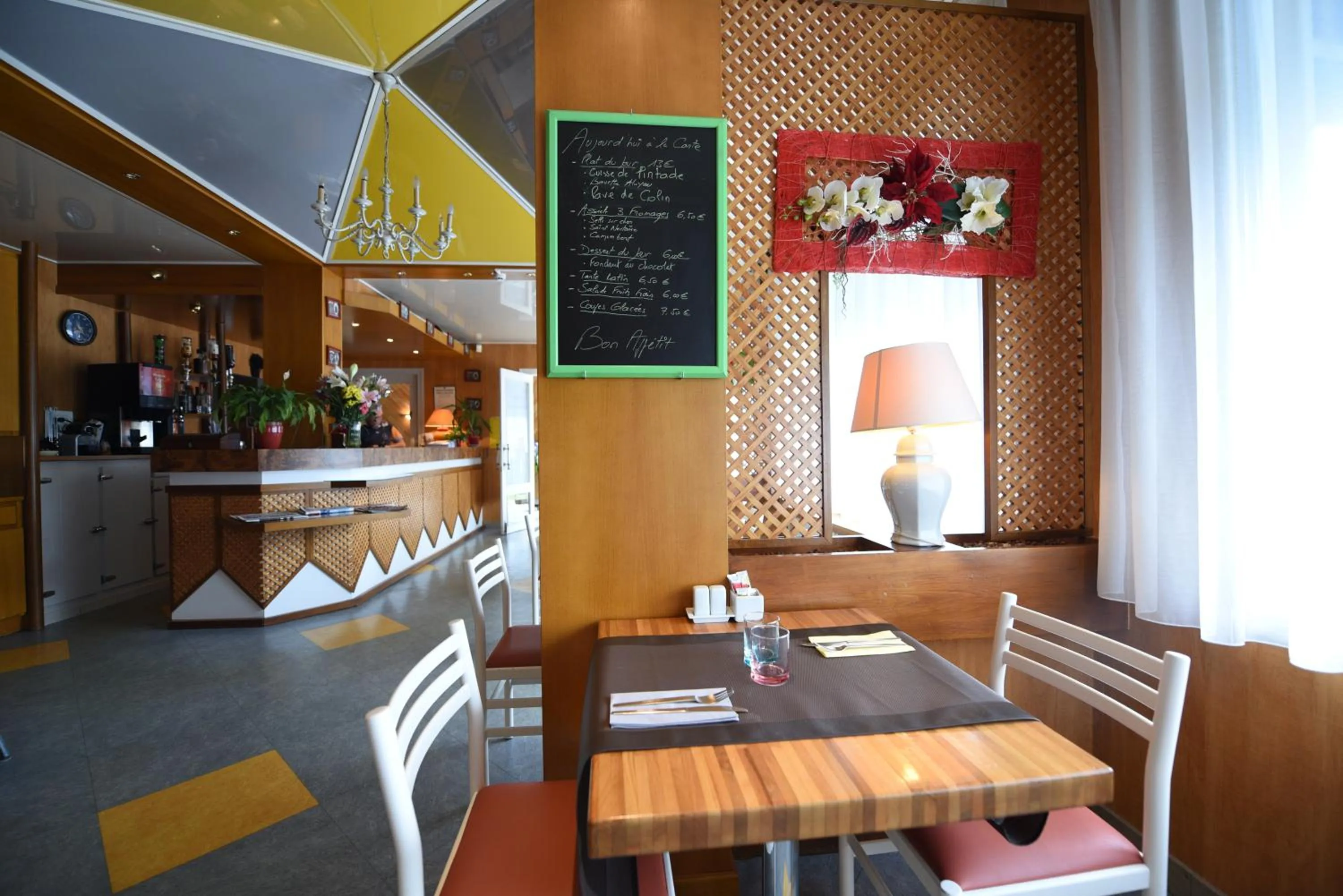 Restaurant/places to eat in Hôtel Continental