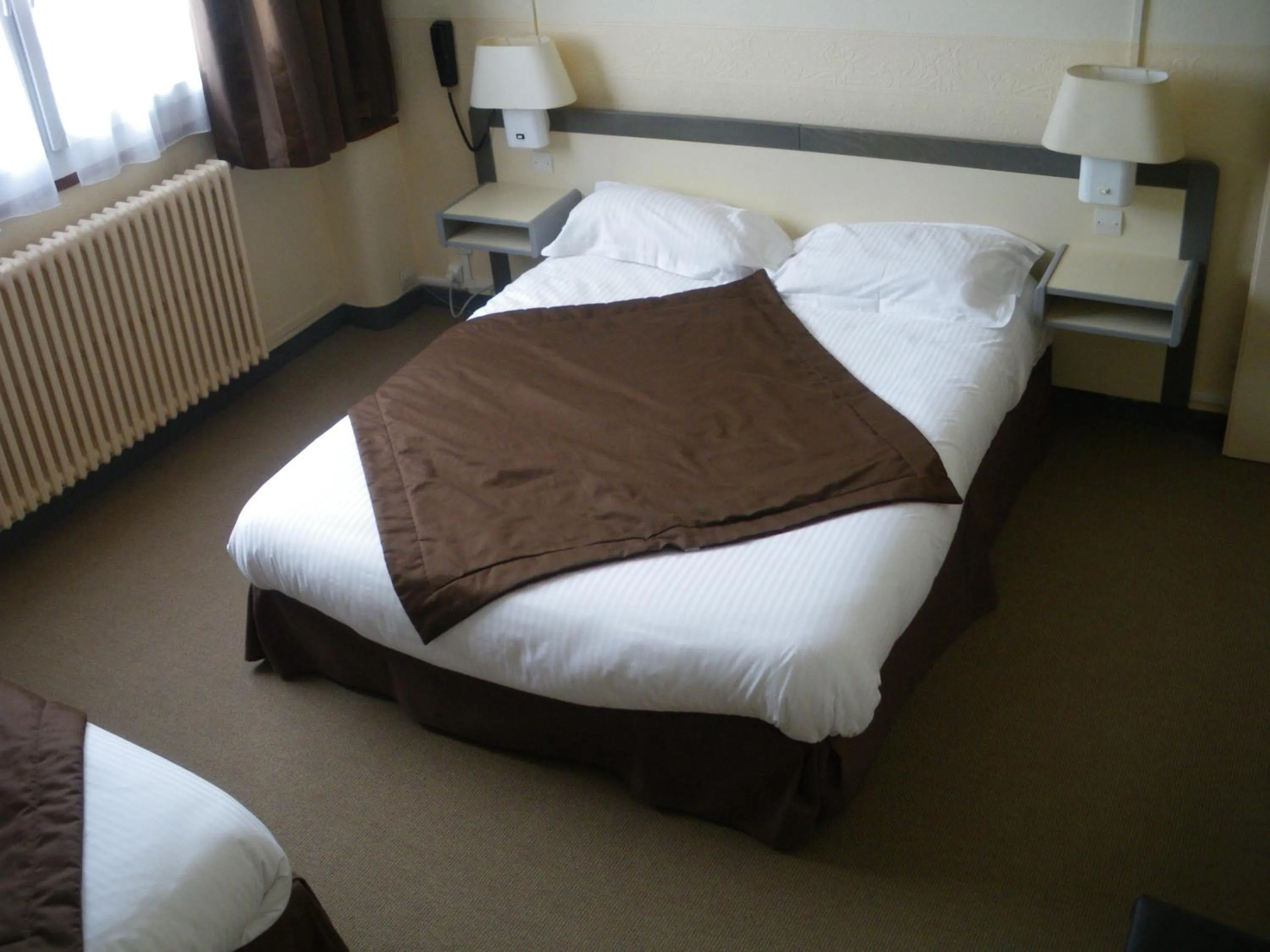 Bed in Hôtel Continental