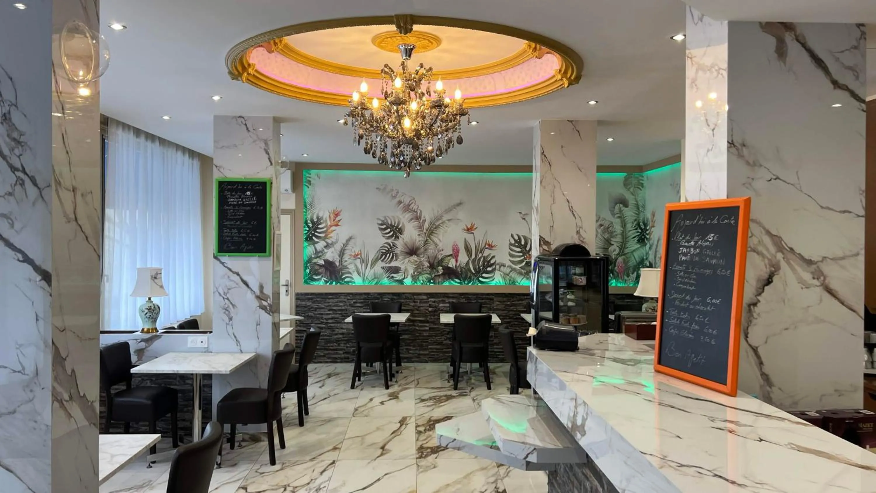 Restaurant/places to eat in Contact Hôtel Le Continental