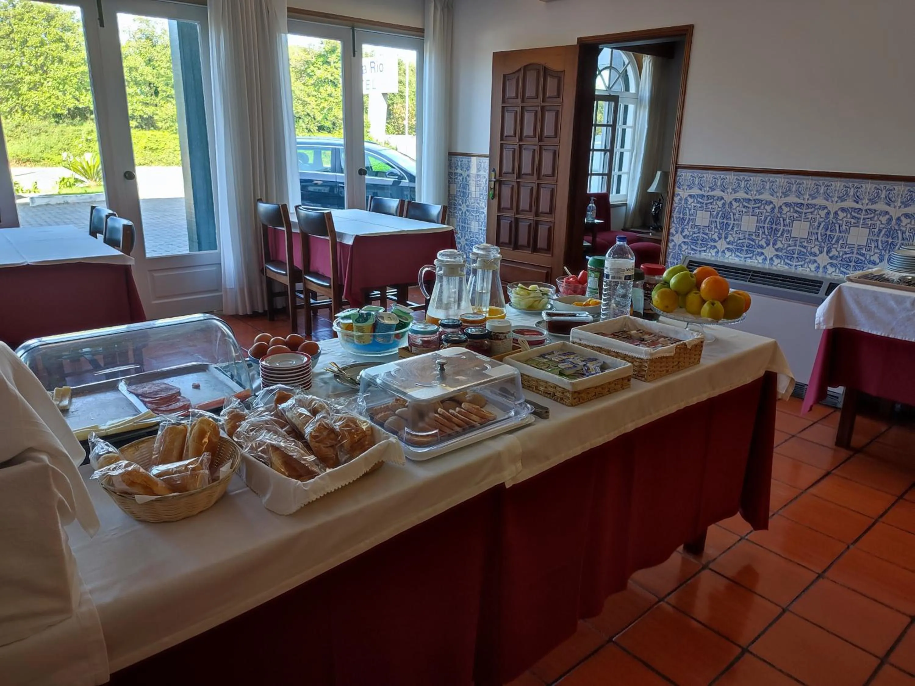 Continental breakfast in Hotel Rio Cávado