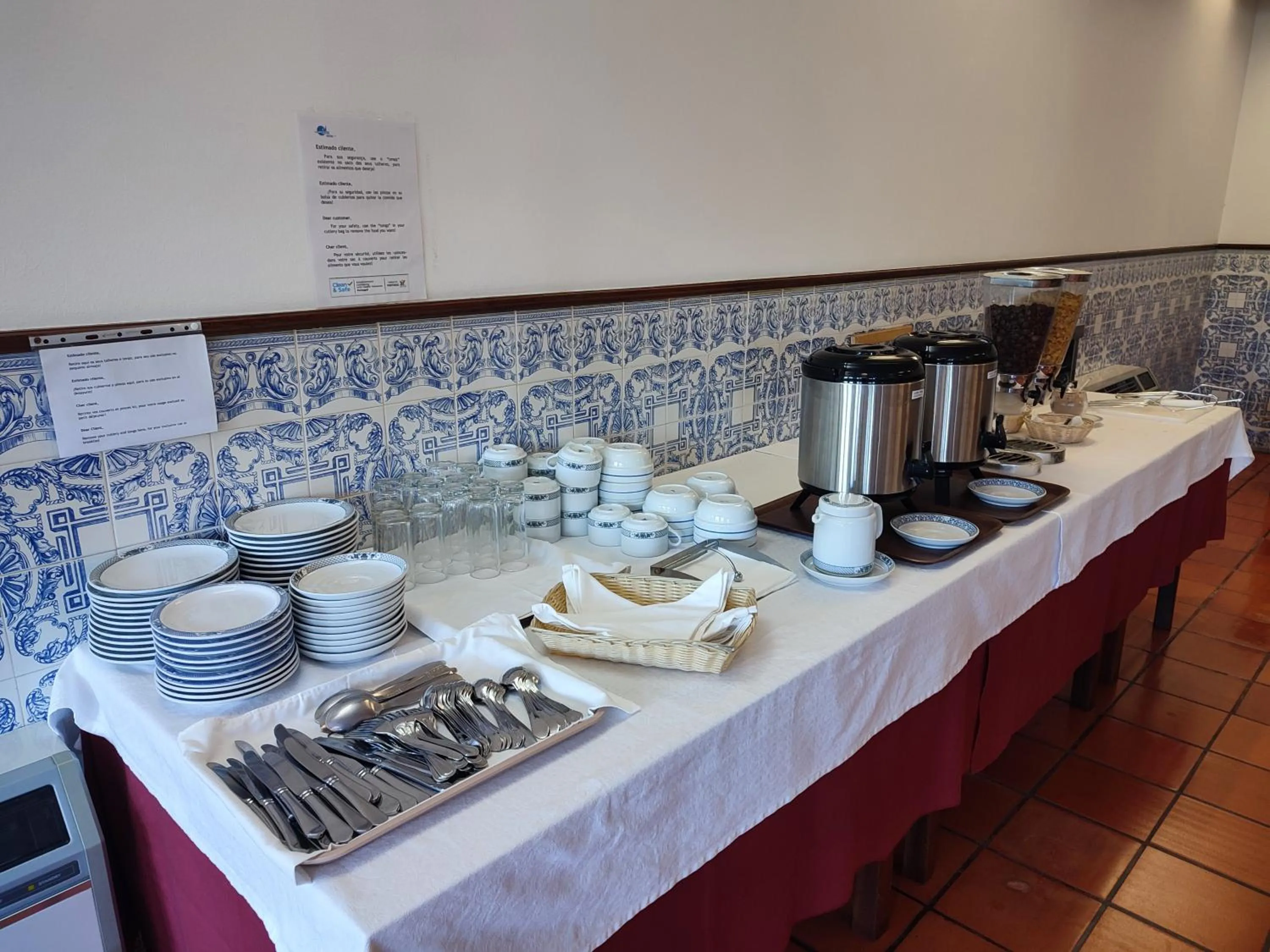 Continental breakfast in Hotel Rio Cávado