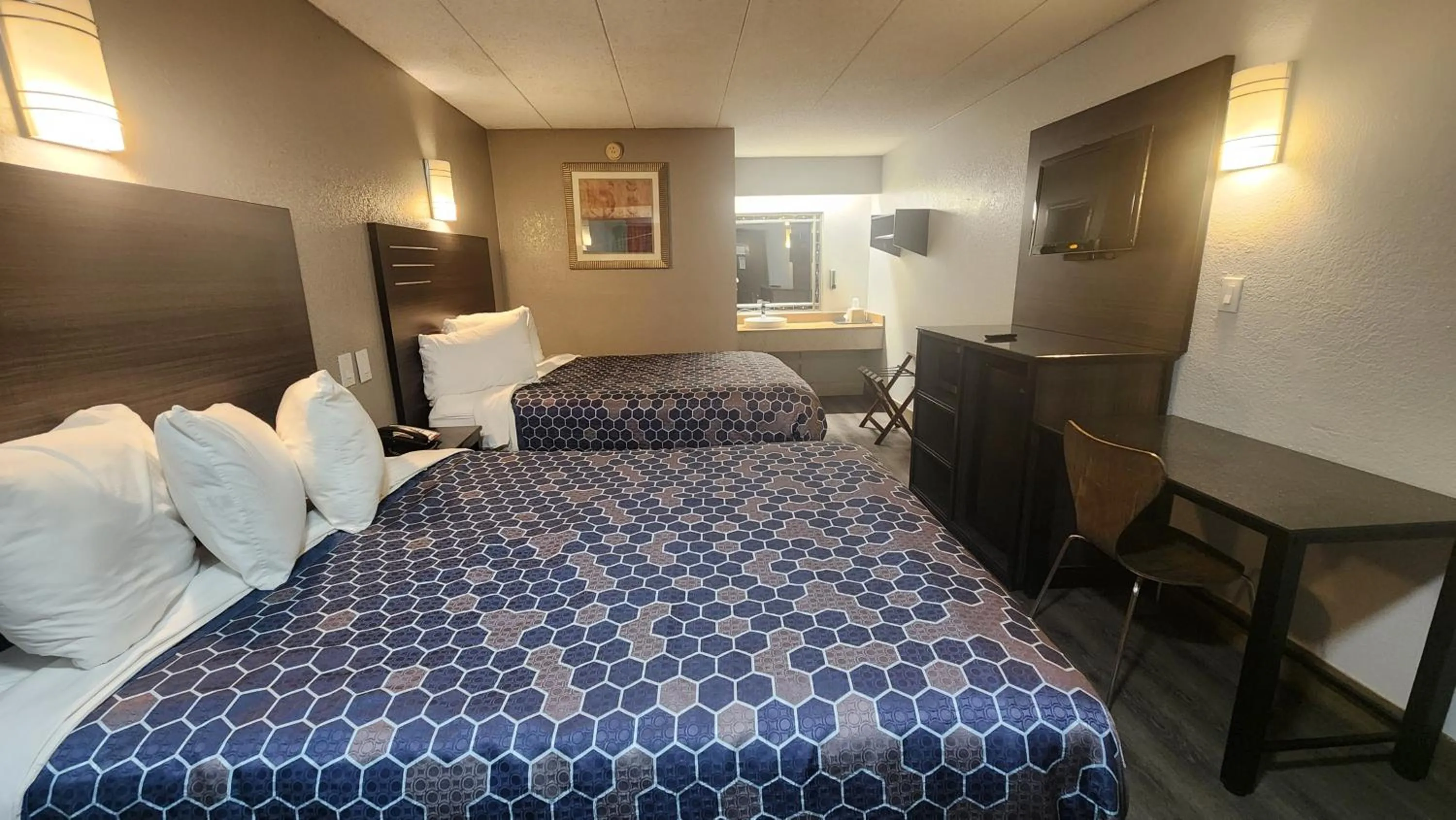 Bed in Americas Best Value Inn and Suites Little Rock