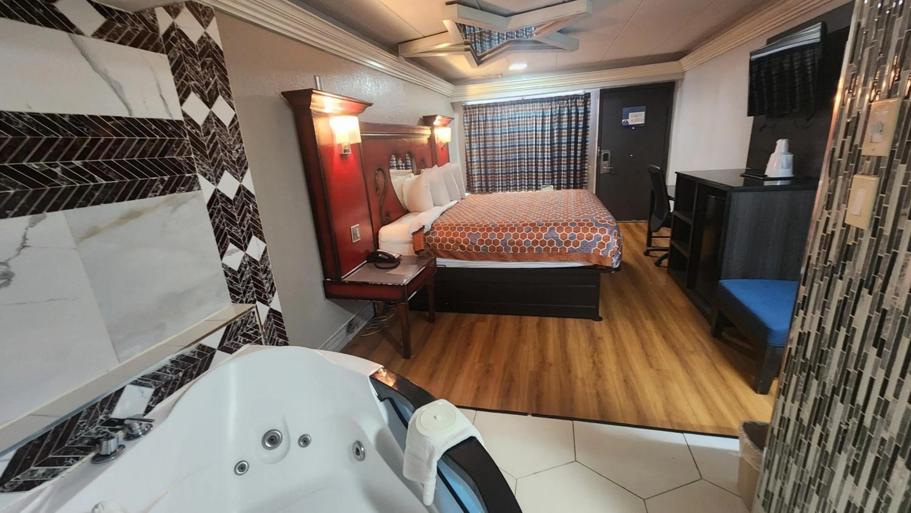 Bed in Americas Best Value Inn and Suites Little Rock