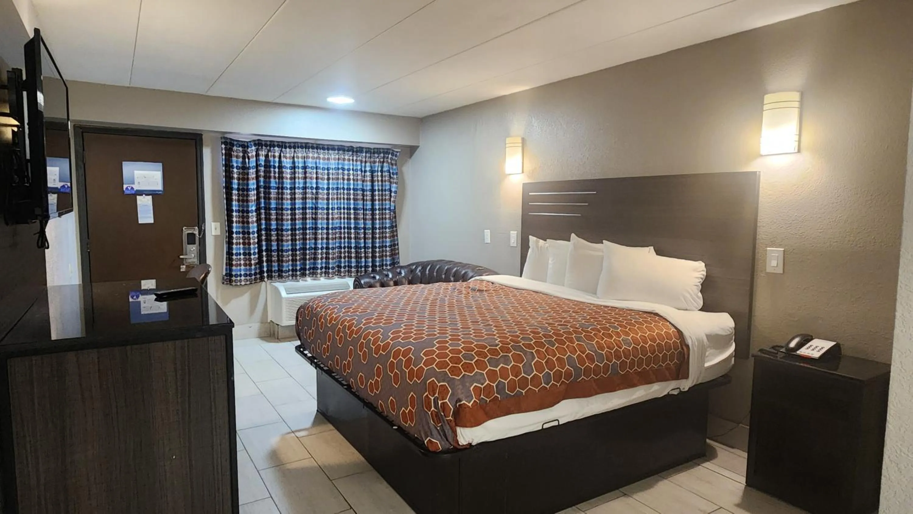 Bed in Americas Best Value Inn and Suites Little Rock