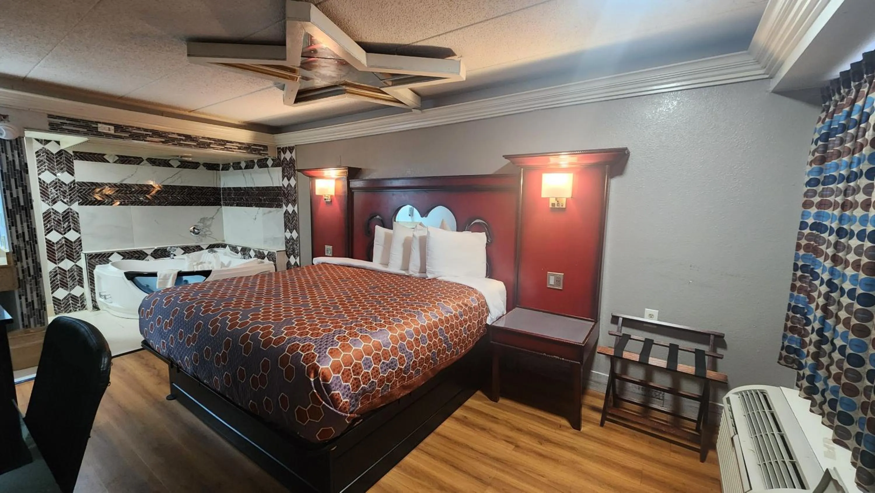 Bed in Americas Best Value Inn and Suites Little Rock