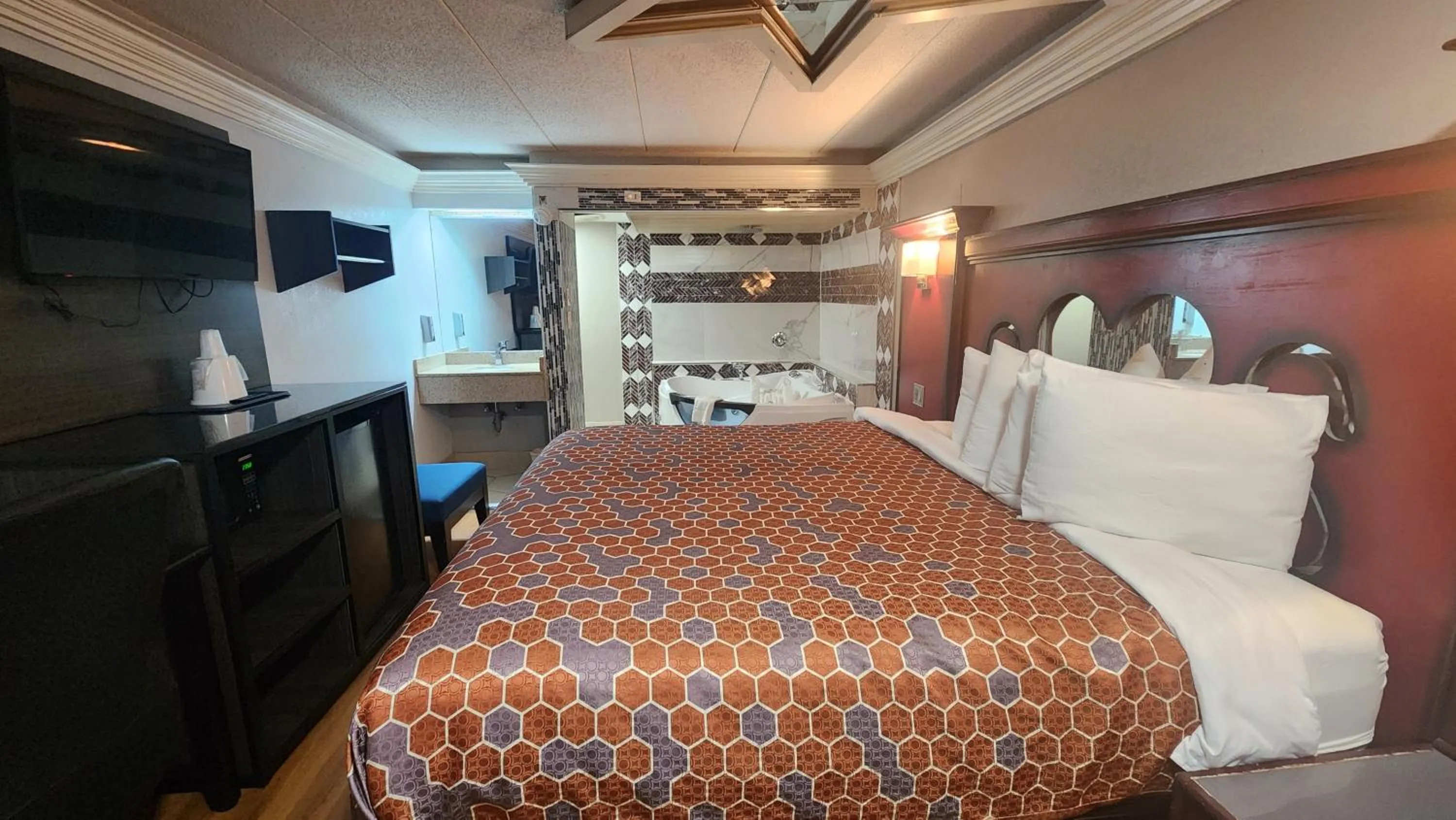 Bed in Americas Best Value Inn and Suites Little Rock