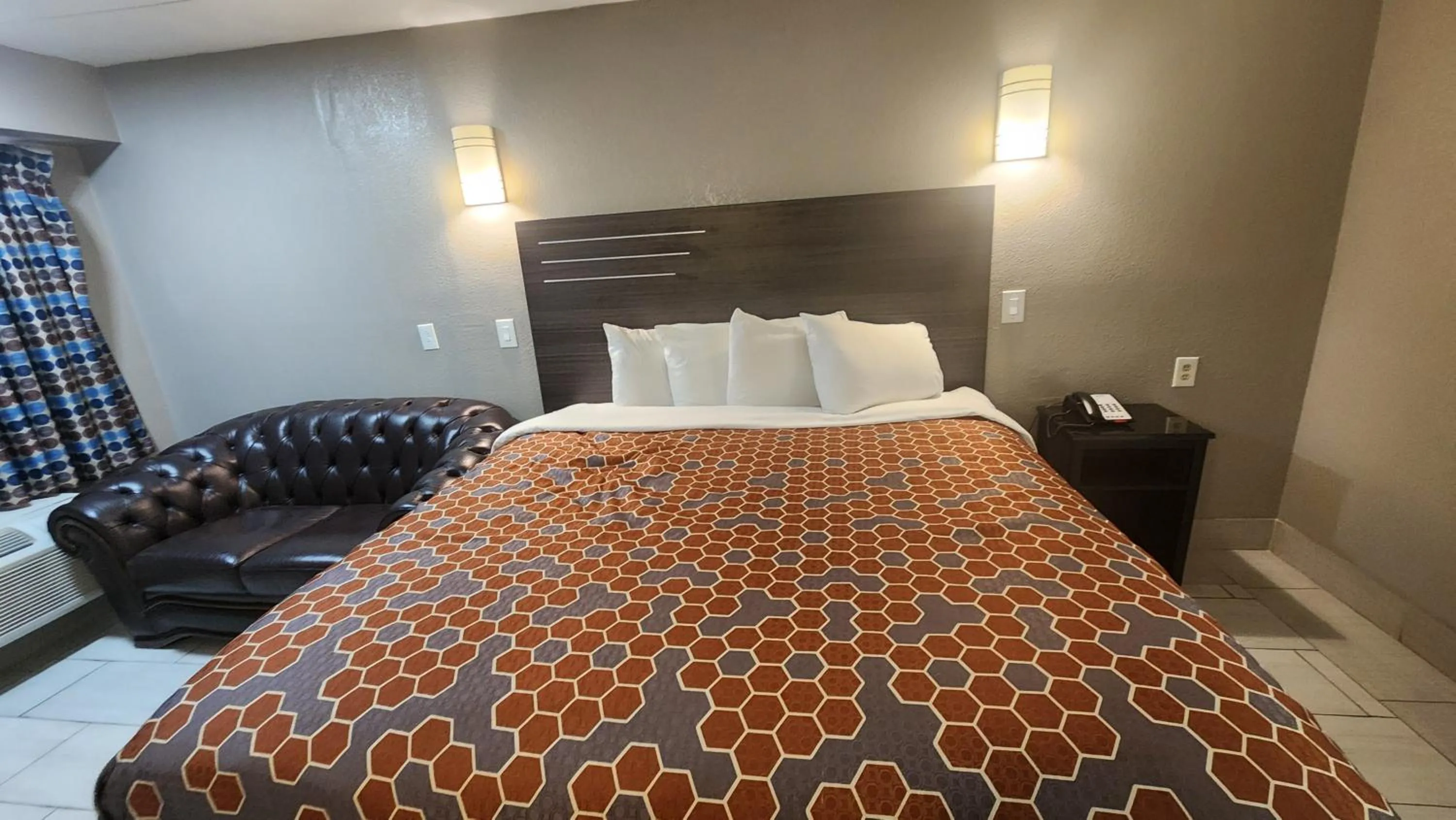 Bed in Americas Best Value Inn and Suites Little Rock