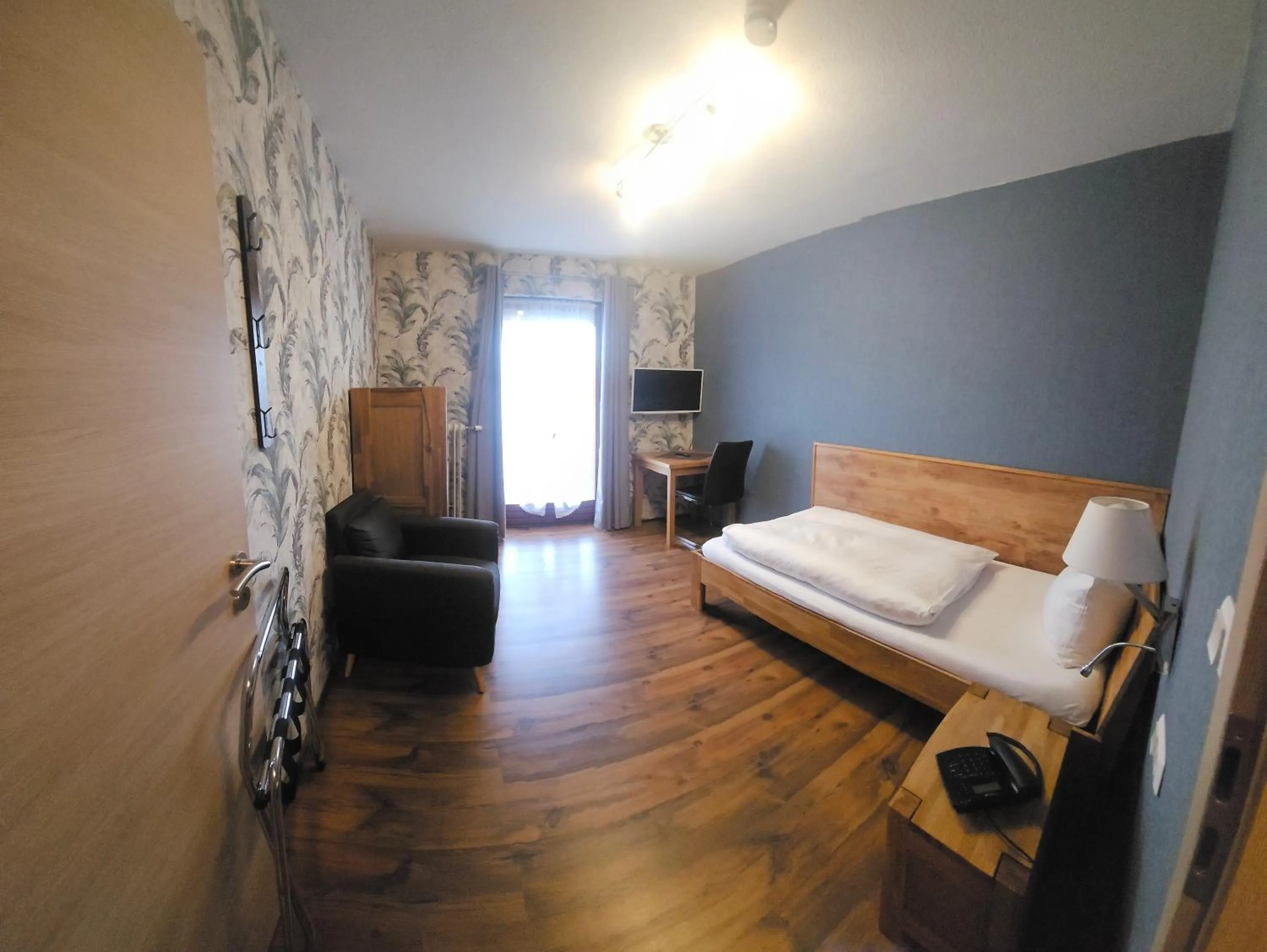 Photo of the whole room, Bed in Gästehaus Loehnert GmbH