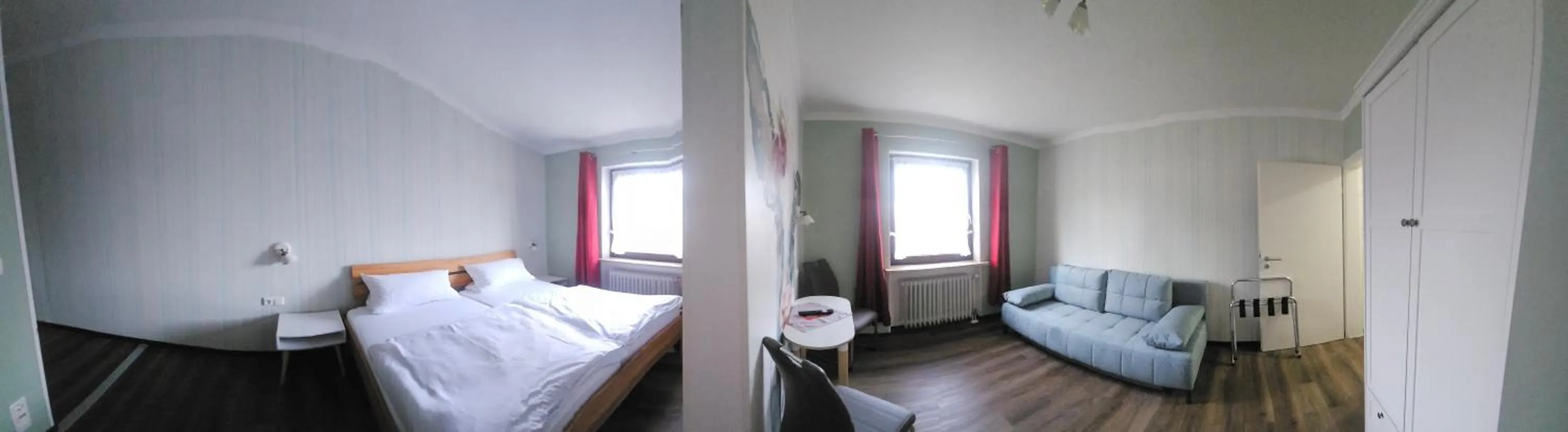 Photo of the whole room, Bed in Gästehaus Loehnert GmbH