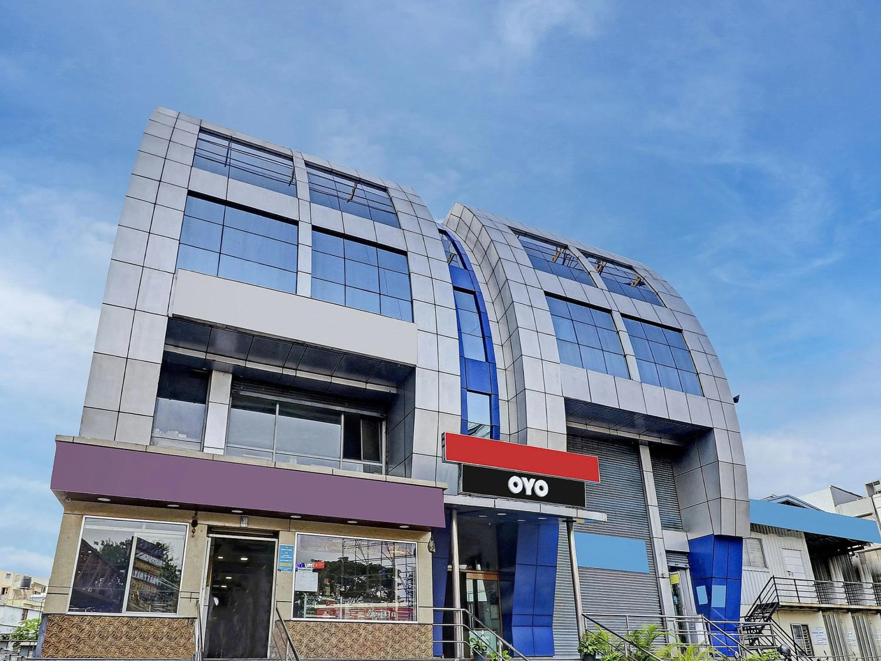 Facade/entrance in Collection O Madhura Residency