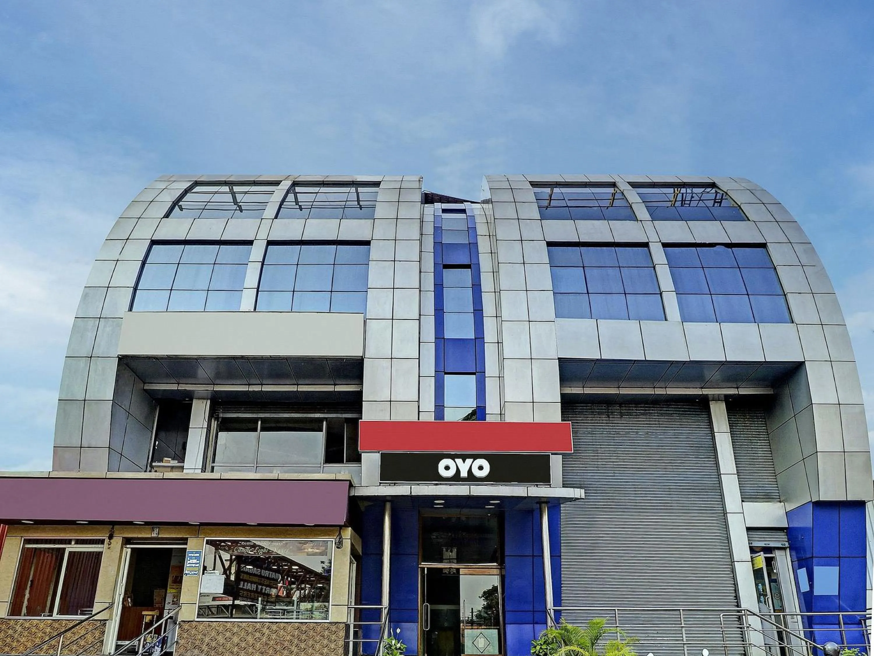 Facade/entrance in Collection O Madhura Residency