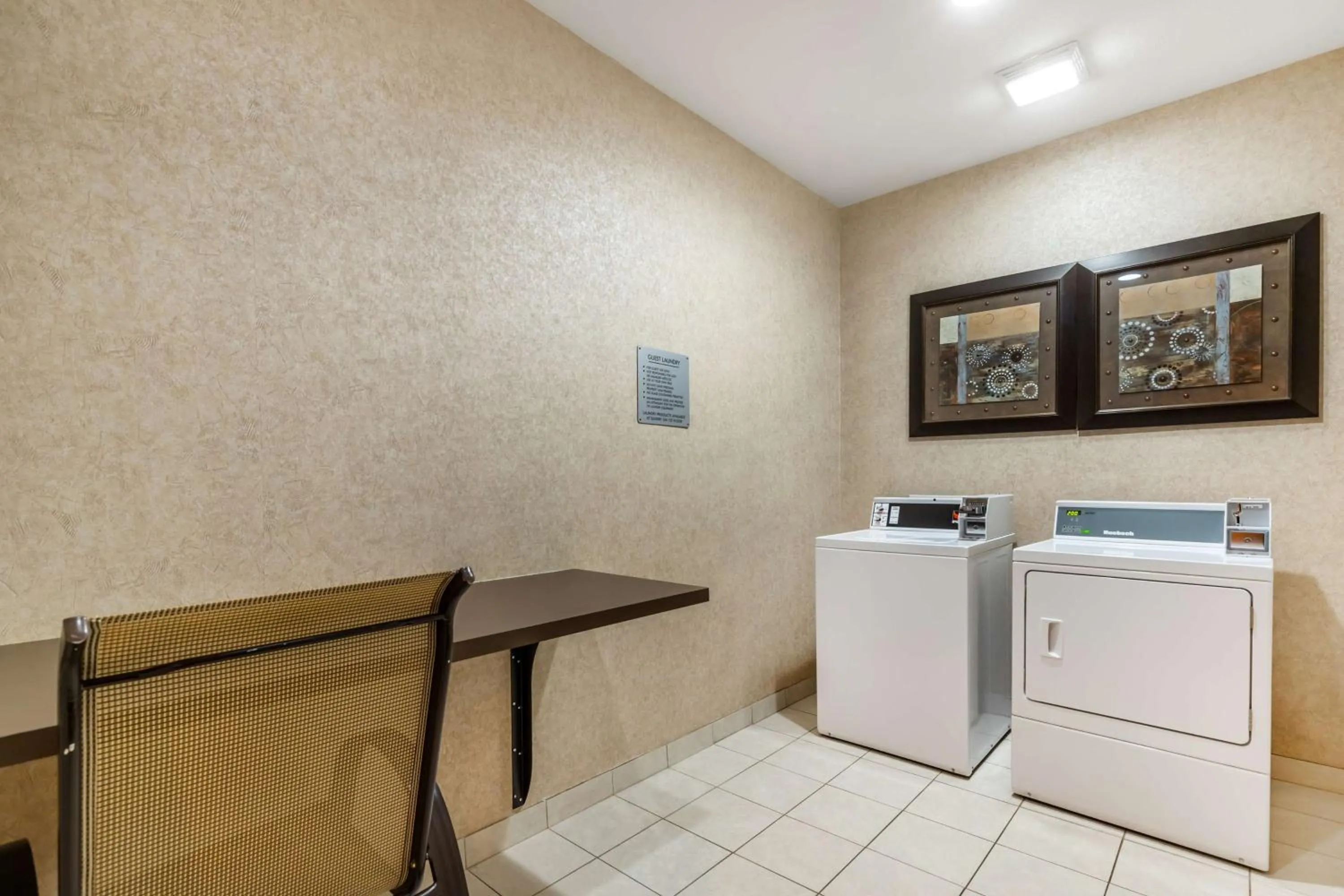 laundry in Best Western Plus Lytle Inn and Suites