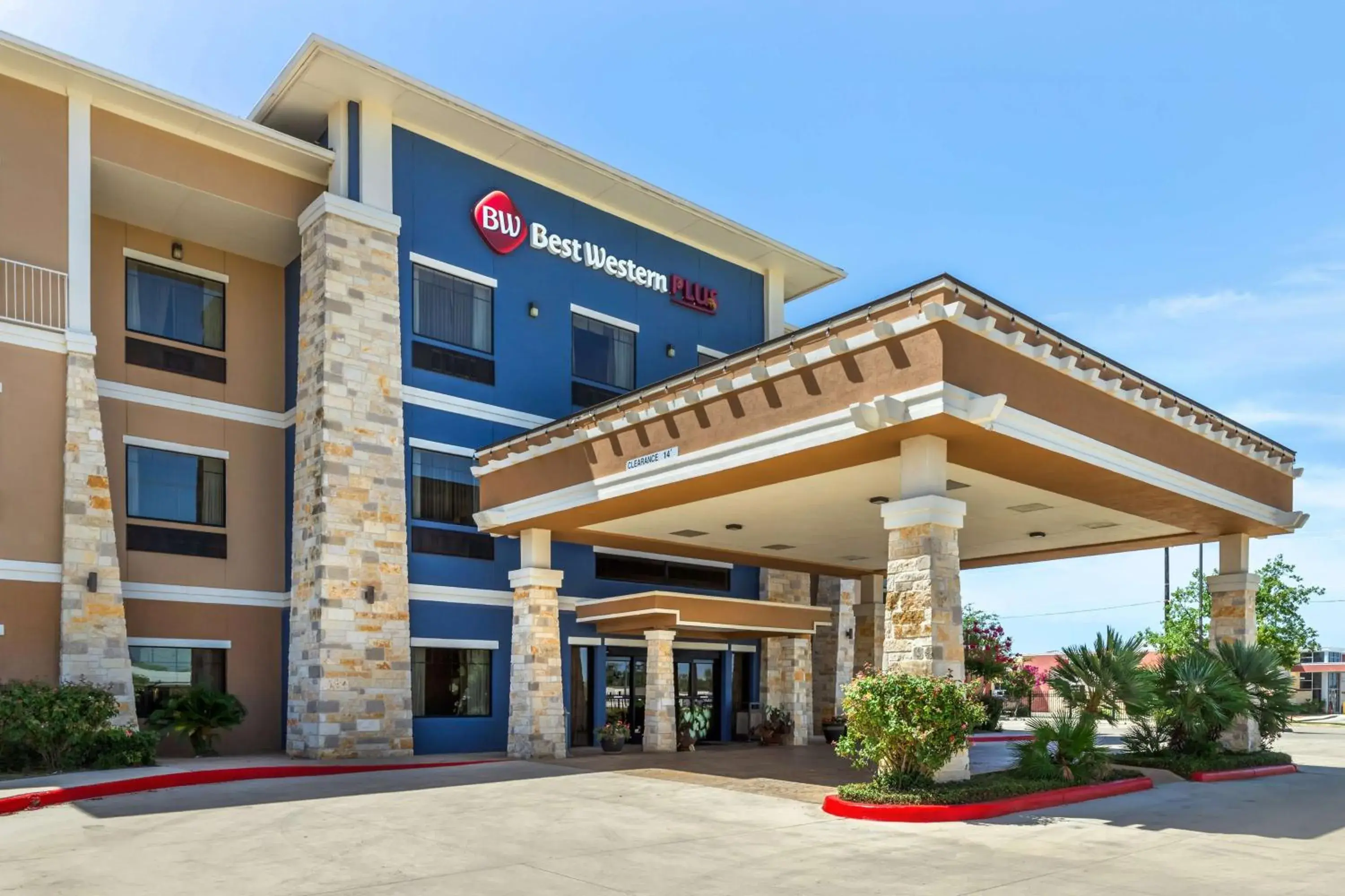 Property building in Best Western Plus Lytle Inn and Suites Property building in Best Western Plus Lytle Inn and Suites