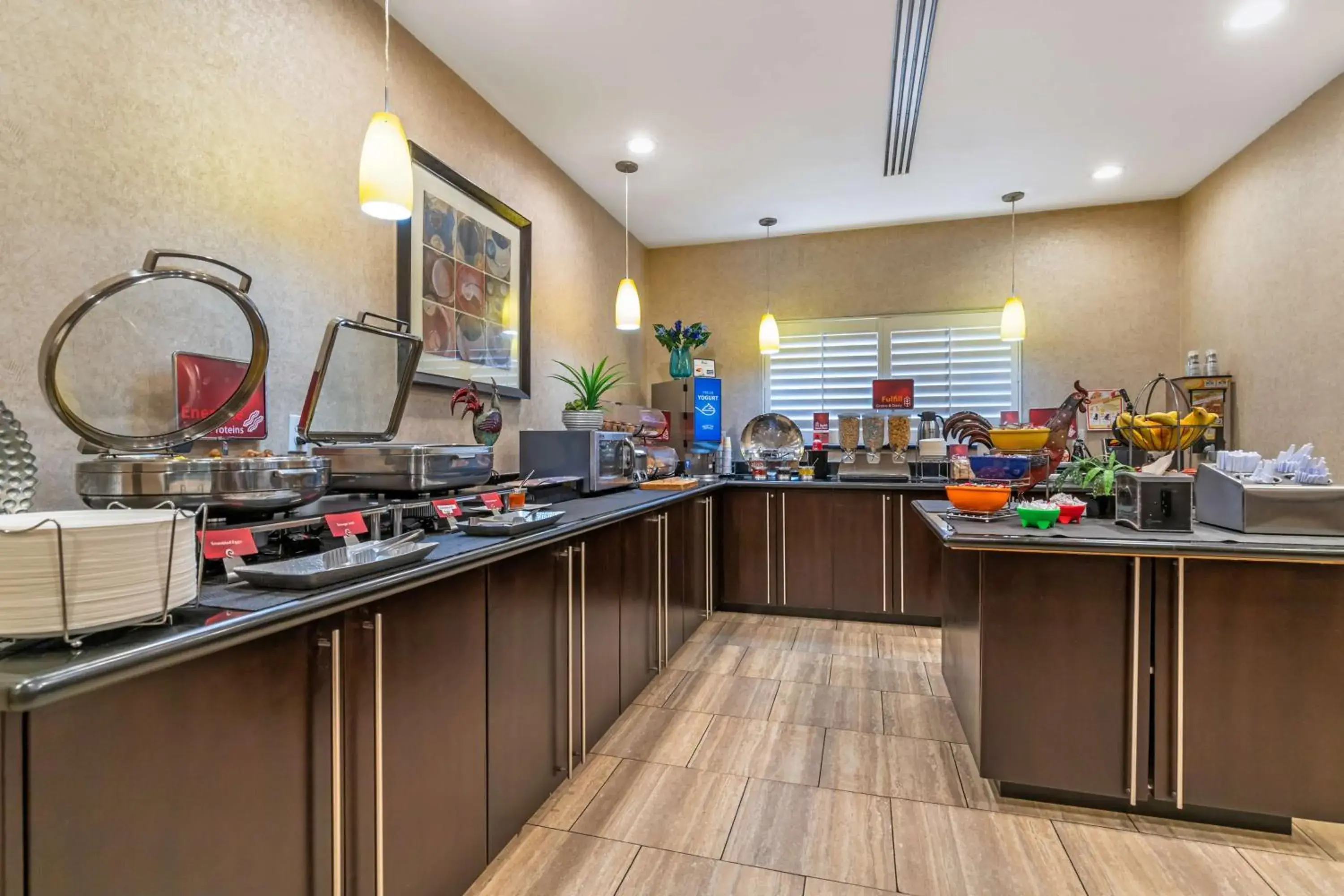 Breakfast in Best Western Plus Lytle Inn and Suites Breakfast in Best Western Plus Lytle Inn and Suites