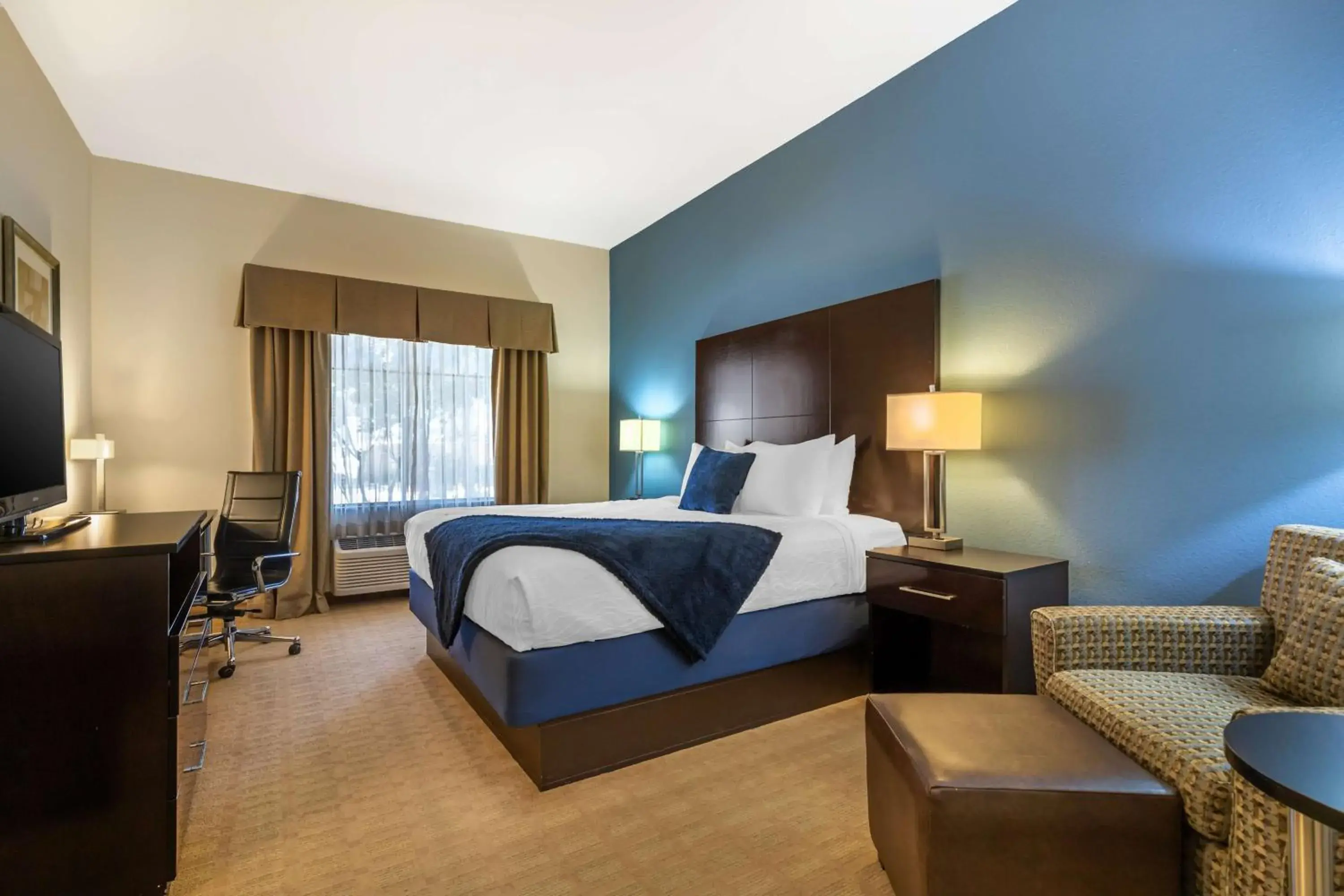 Bedroom, Bed in Best Western Plus Lytle Inn and Suites Bedroom, Bed in Best Western Plus Lytle Inn and Suites