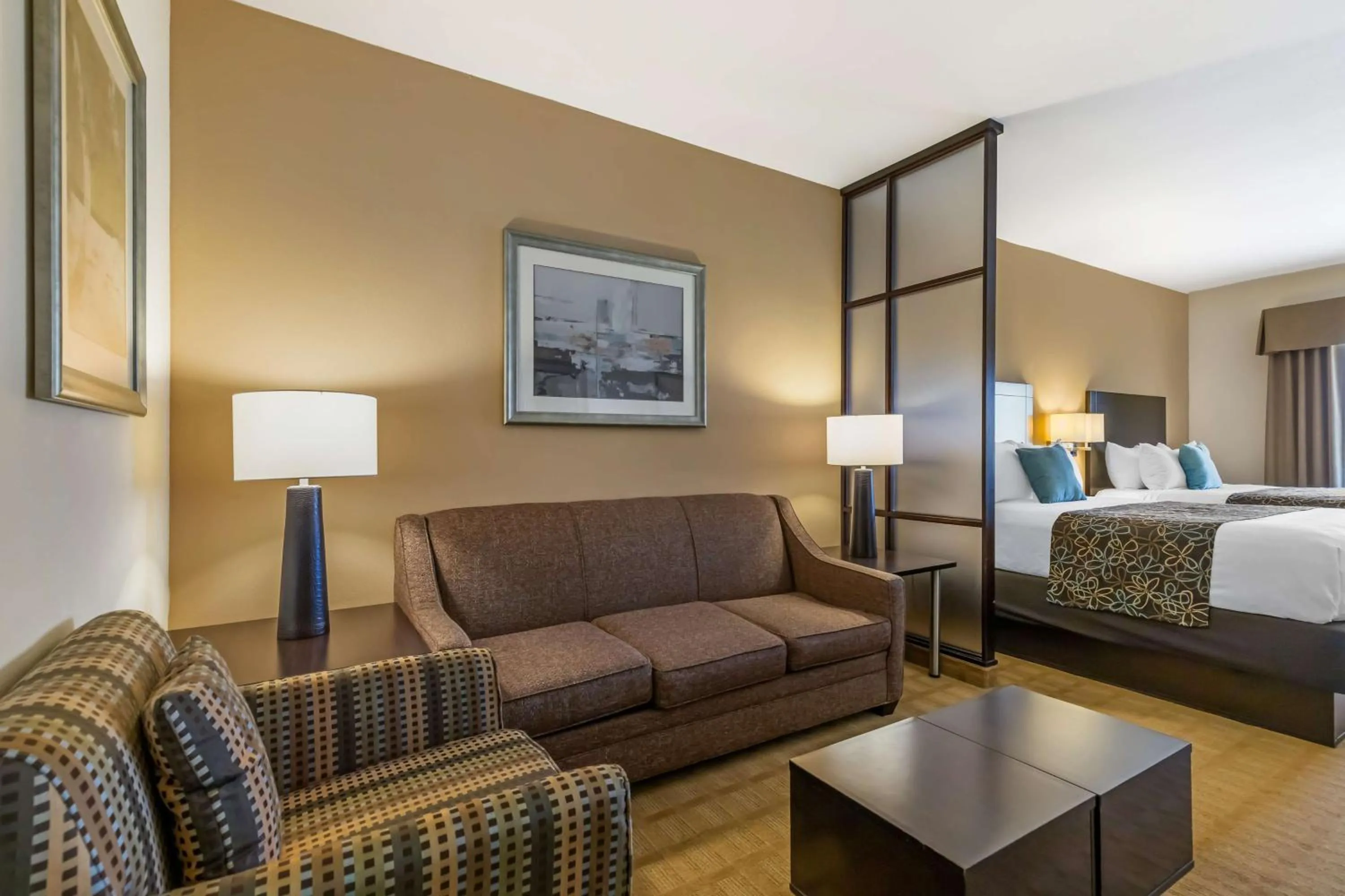 Photo of the whole room, Bed in Best Western Plus Lytle Inn and Suites