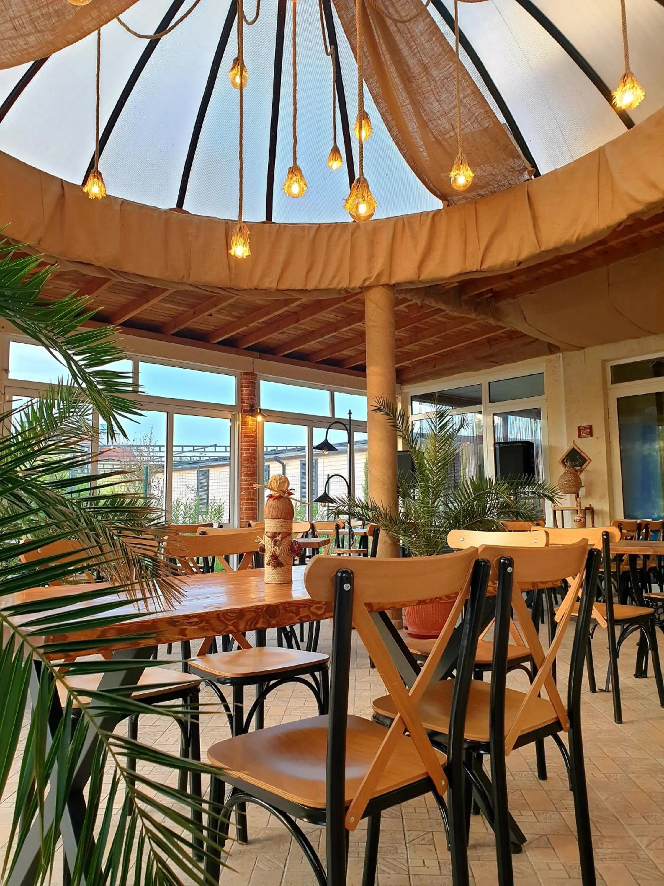 Restaurant/places to eat in Hotel Feniks Lozenets