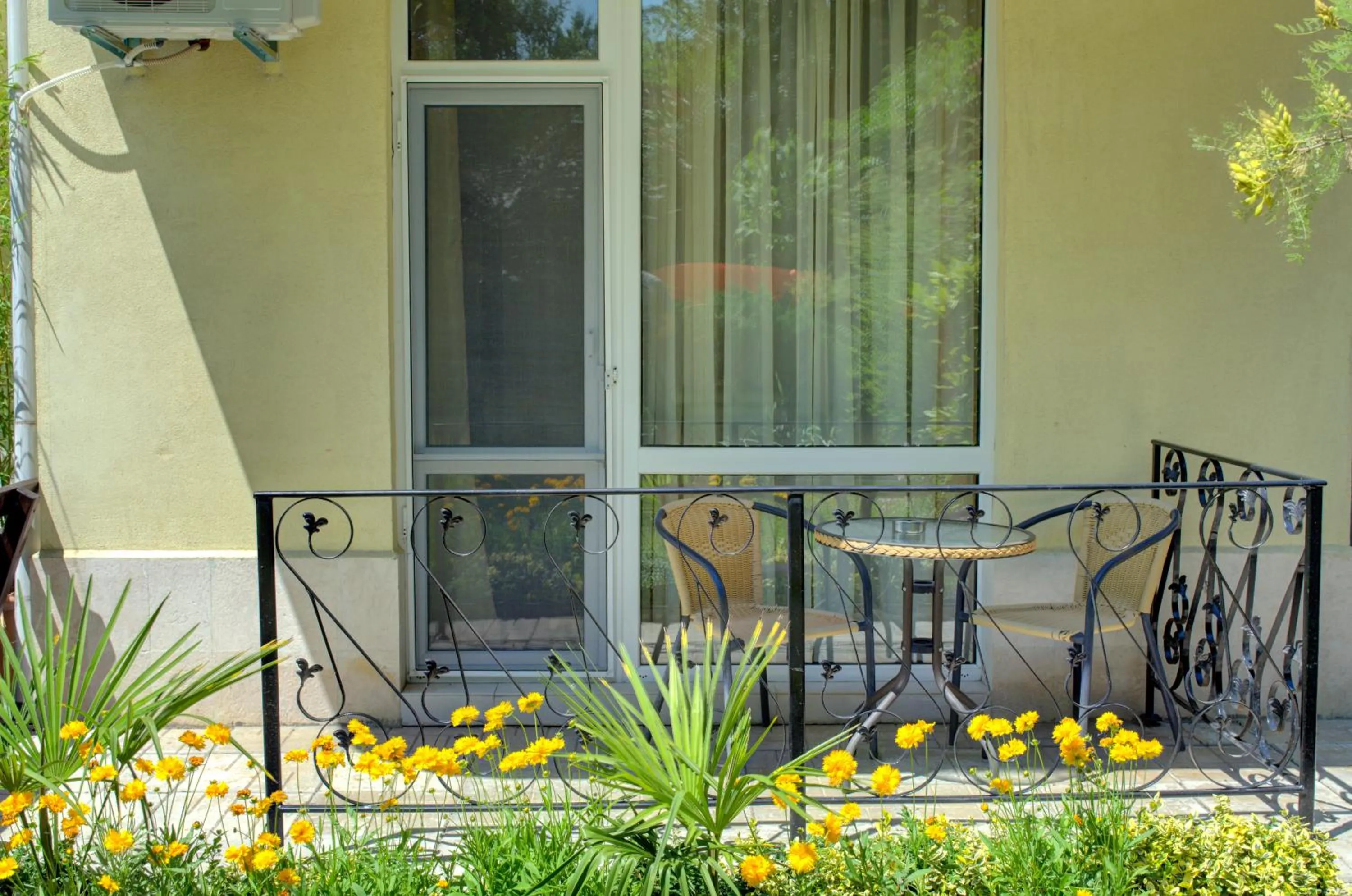 Patio in Hotel Feniks Lozenets