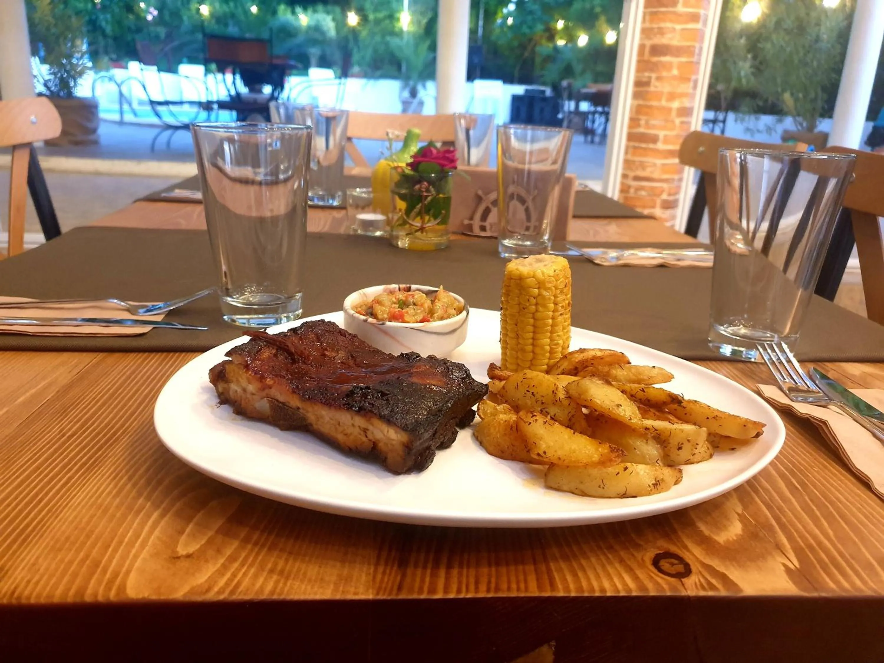 Restaurant/places to eat in Hotel Feniks Lozenets