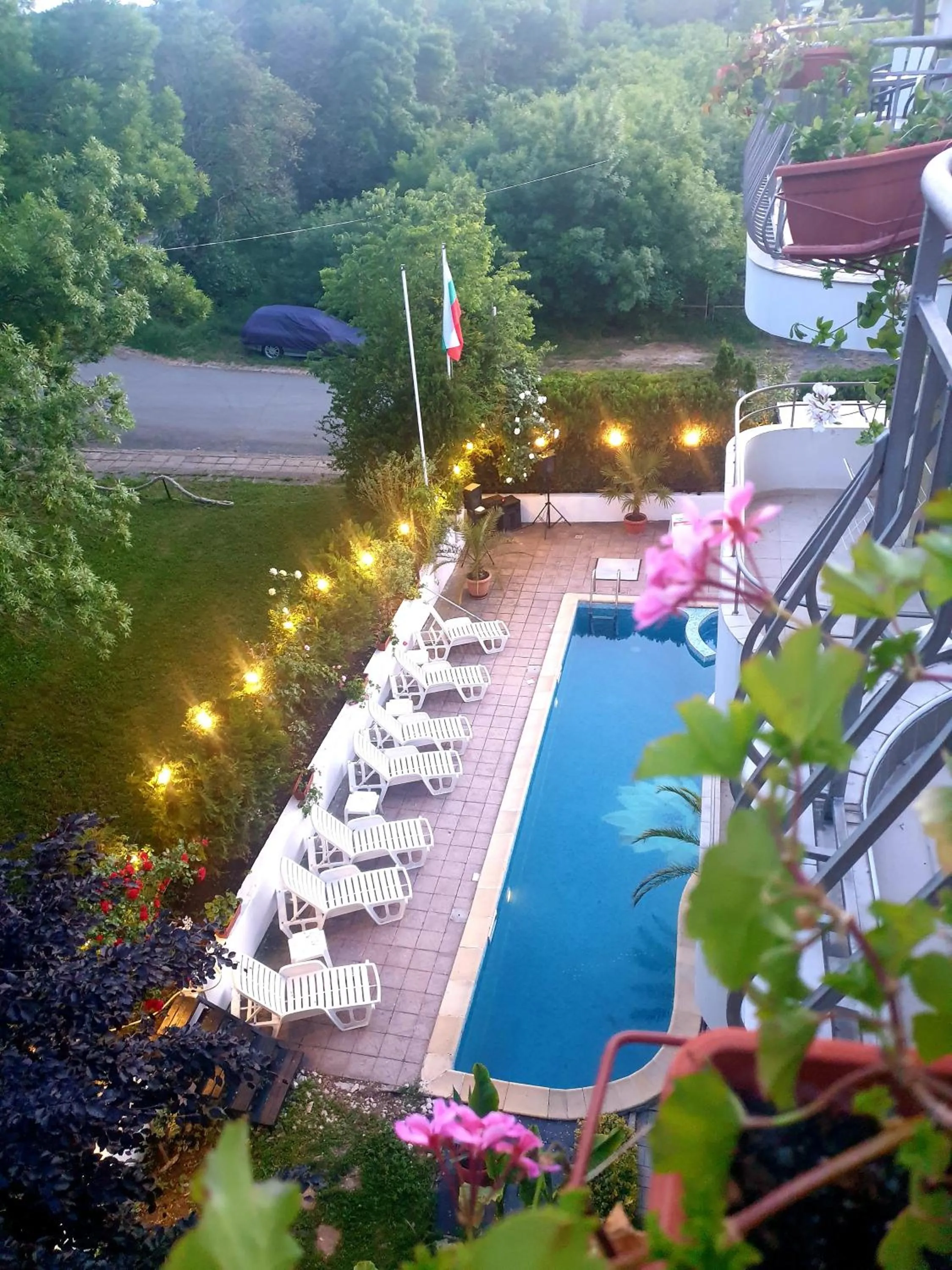 Swimming pool in Hotel Feniks Lozenets